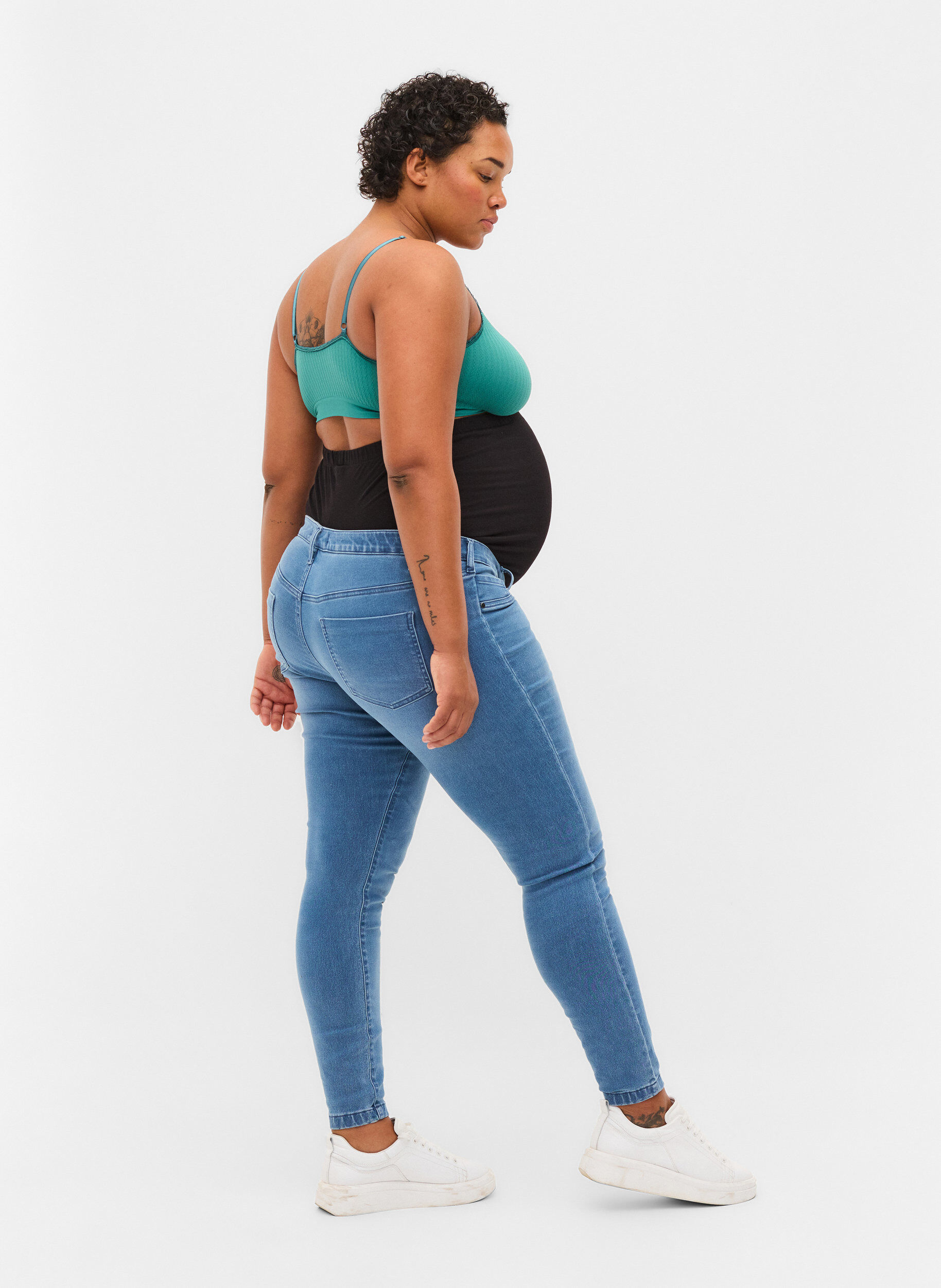Zizzi Maternity jeggings in a cotton blend, Light blue denim, Model image number 1