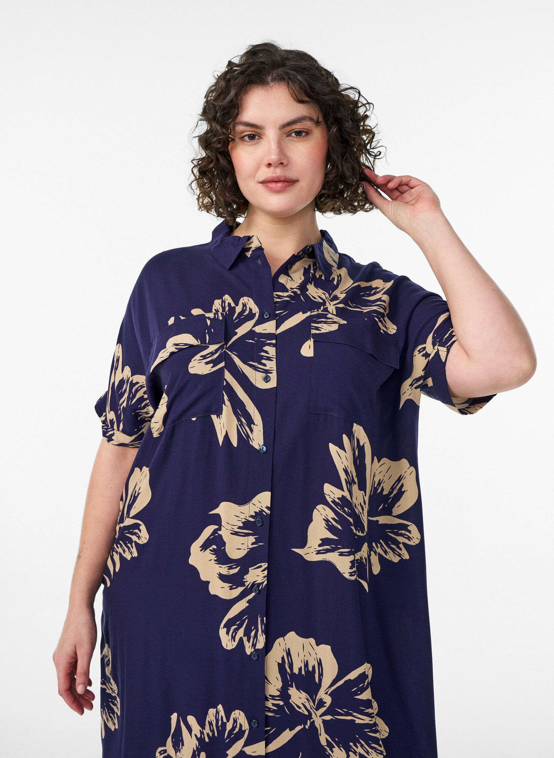 Zizzi Dluga koszulowa sukienka z kr&oacute;tkim rekawem, Niebieskie, Model image number 2