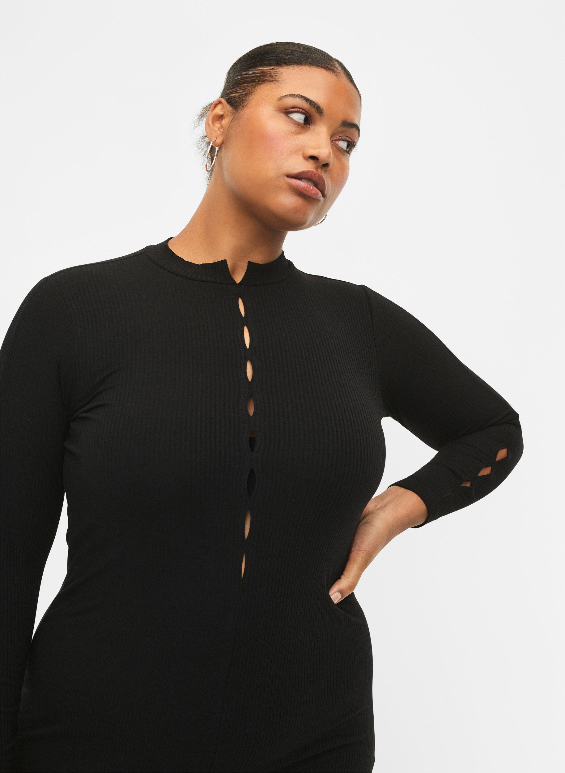 Zizzi Dopasowana sukienka z wycieciami, Black, Model image number 2