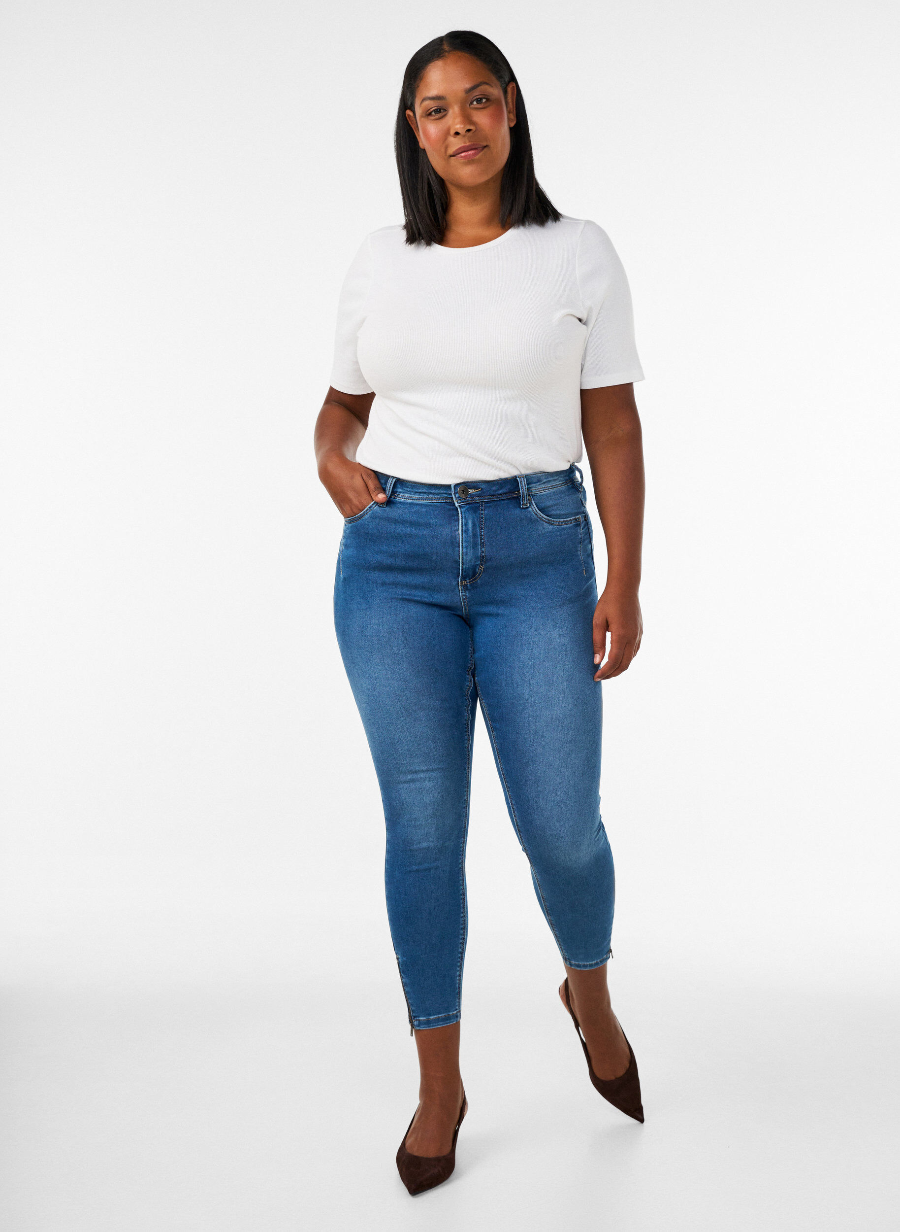 Skr&oacute;cone jeansy Amy z ozdobnym zamkiem blyskawicznym, Niebieskie, Model