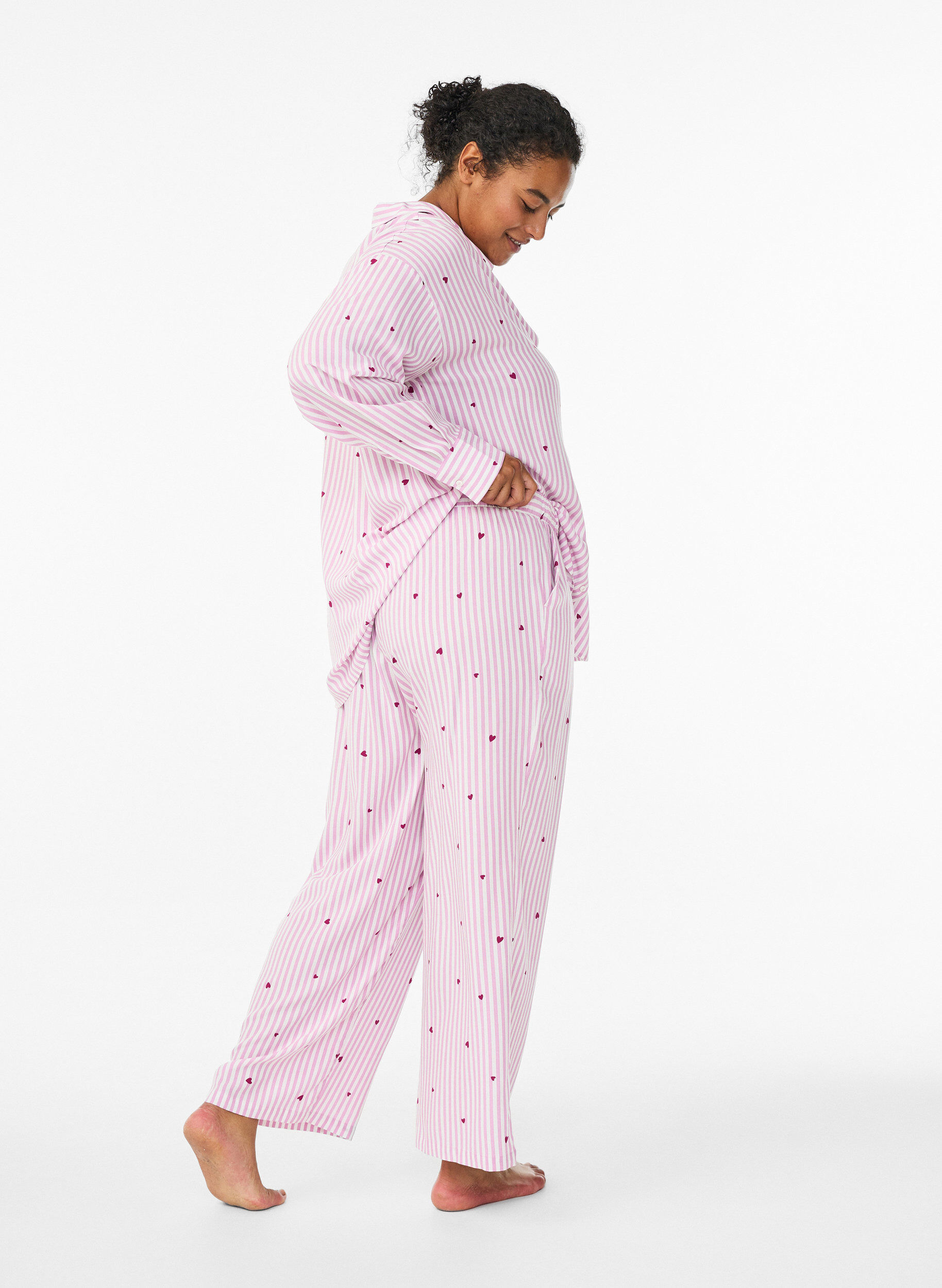Zizzi Luzne nocne spodnie w paski i serduszka, R&oacute;żowy, Model image number 1