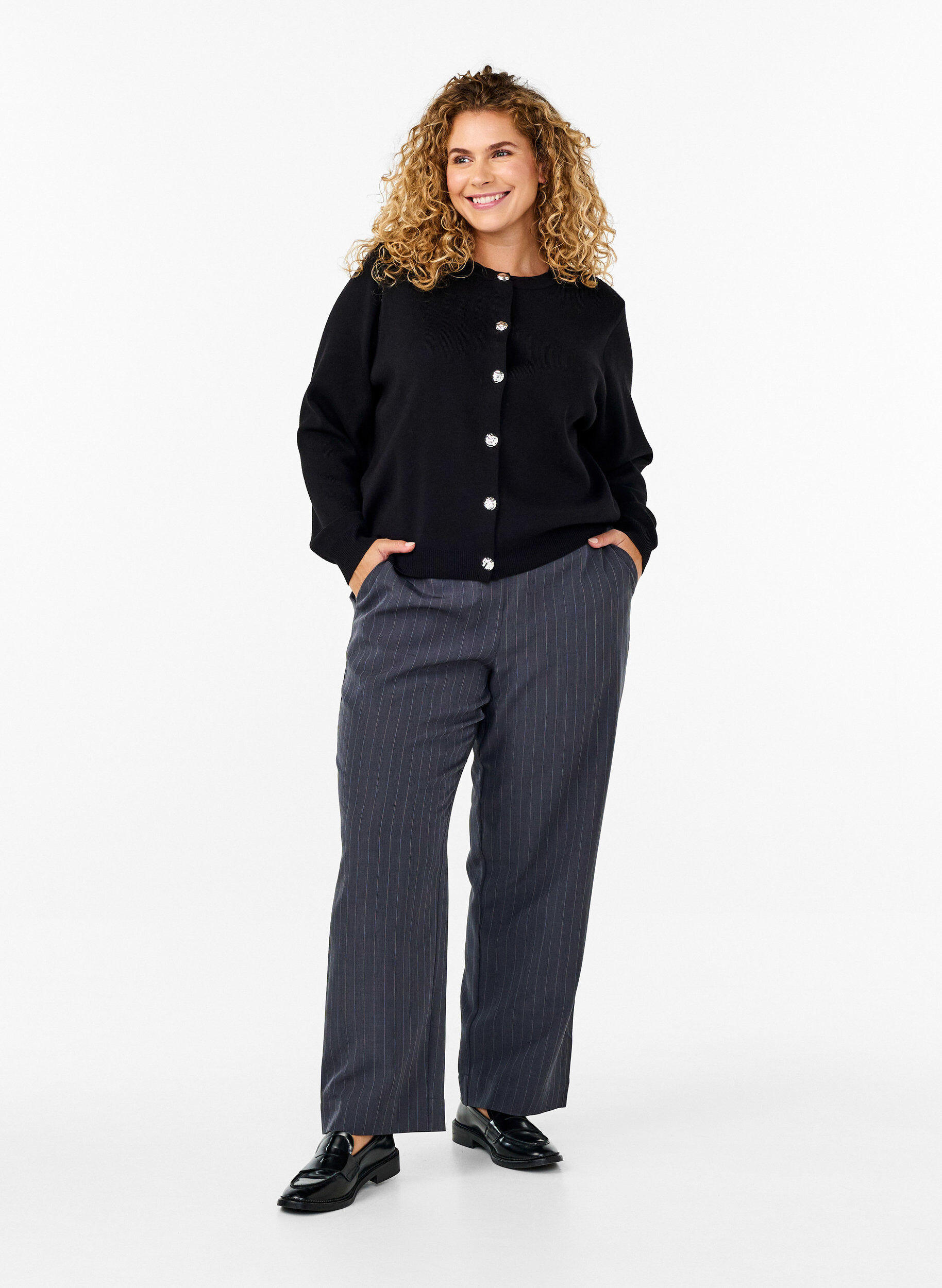 Zizzi Dzianinowy kardigan z&nbsp;ozdobnymi guzikami, Black, Model image number 2