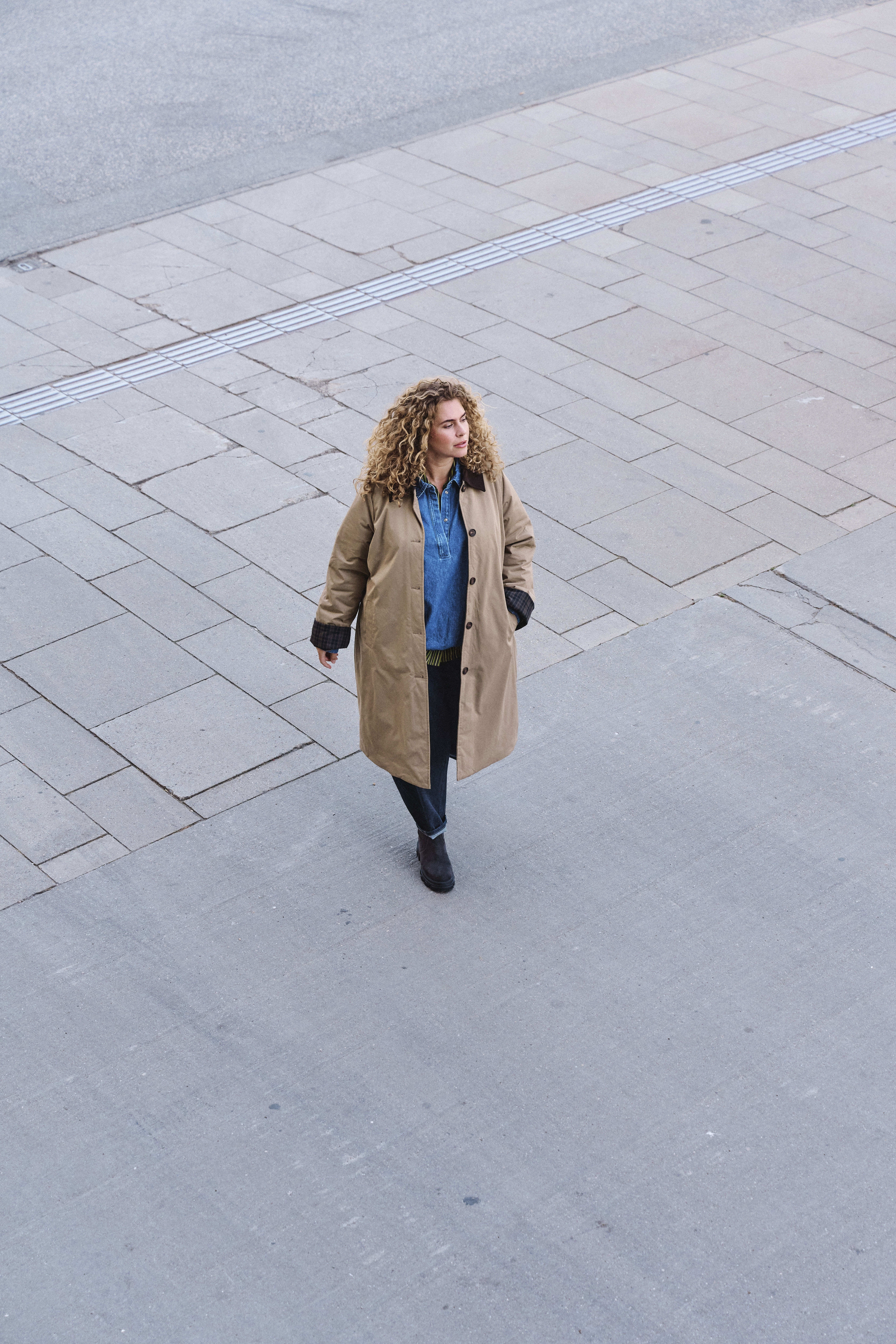 ZizziSwobodny denim z pazurem, , Model