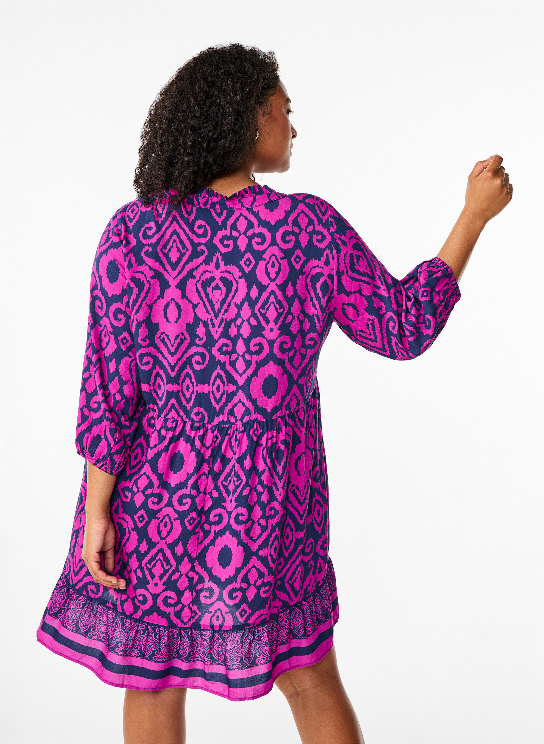 Zizzi Kr&oacute;tka trapezowa sukienka z nadrukiem, Night Sky AOP, Model image number 1