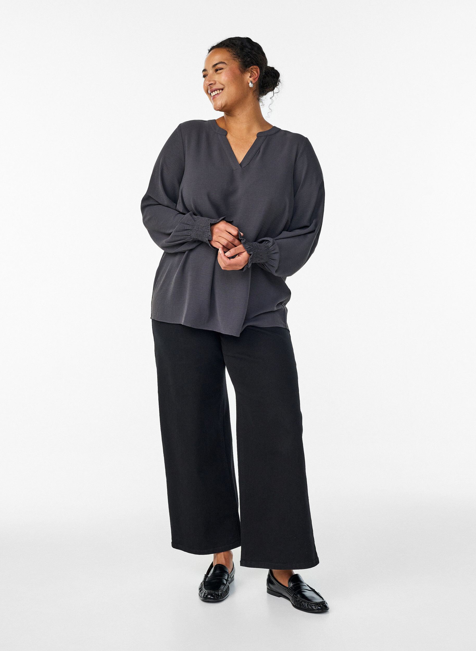 Zizzi Bluzka z bufiastymi mankietami i dekoltem w ksztalcie litery V, Ciemnoszary, Model image number 1