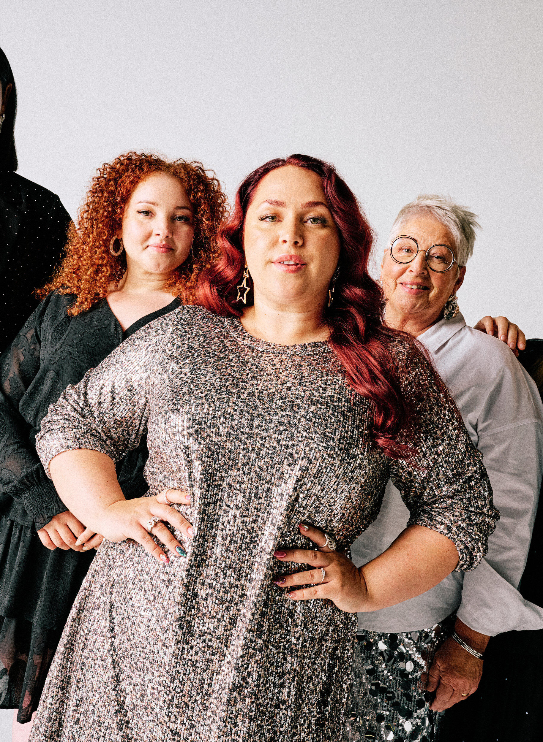 Zizzi Kr&oacute;tka cekinowa sukienka z dlugim rekawem, Brązowy, Image image number 0