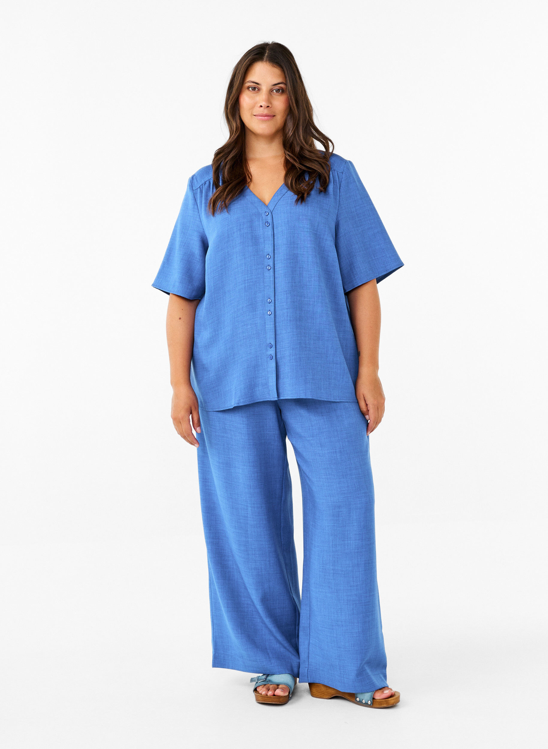 ZizziBluzka koszulowa z dekoltem w szpic i kr&oacute;tkimi rekawami, Niebieskie, Model image number 1