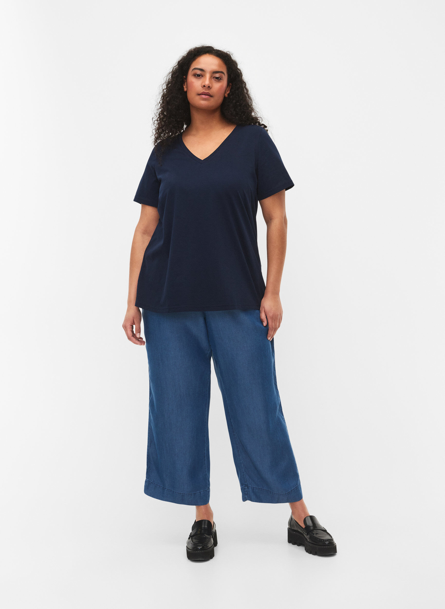 Zizzi T-shirt z kr&oacute;tkim rekawem i dekoltem w szpic, Niebieskie, Model image number 1