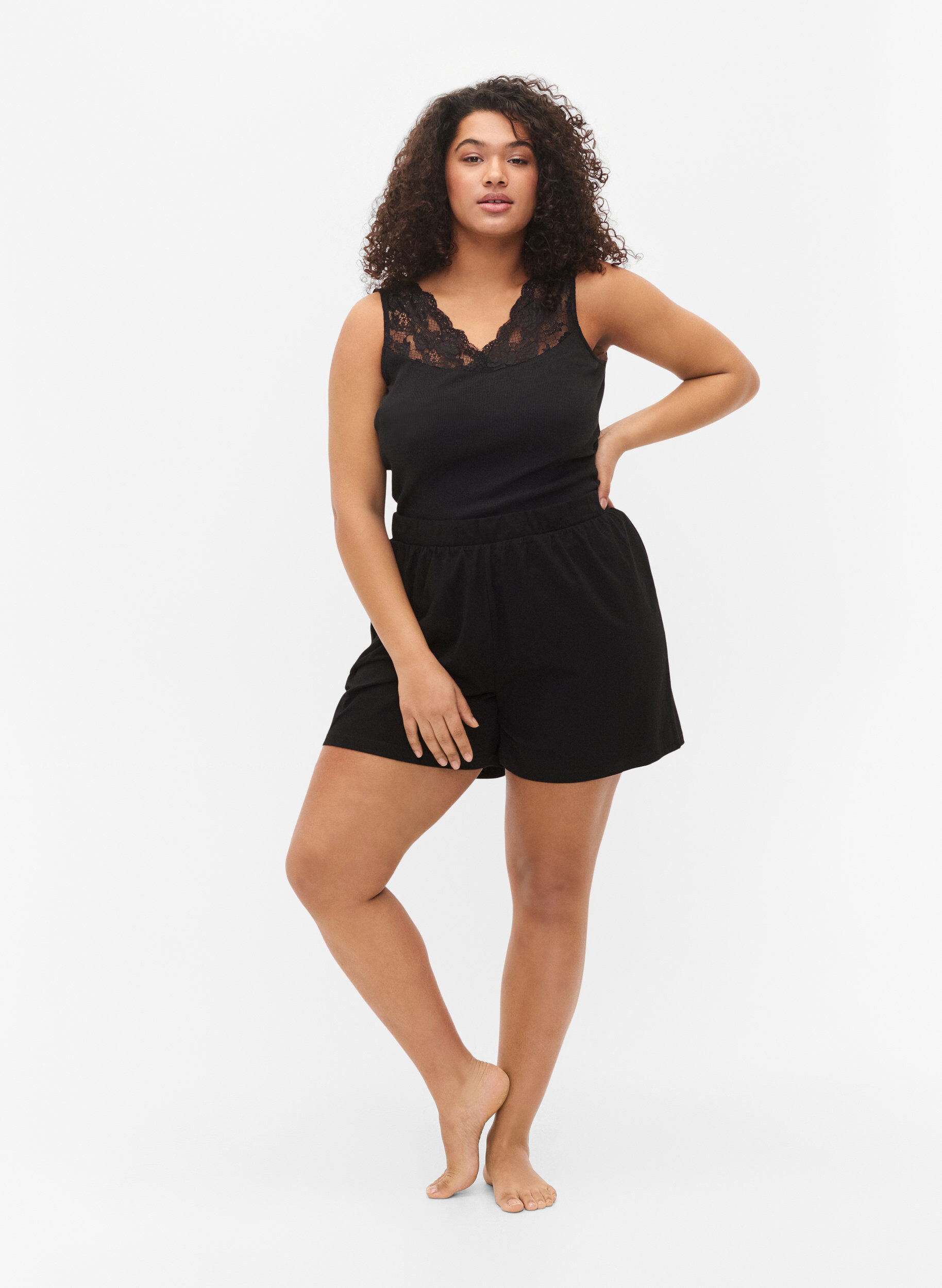 Zizzi Luzne szorty od pizamy z mieszanki bawelny, Czarne, Model image number 1