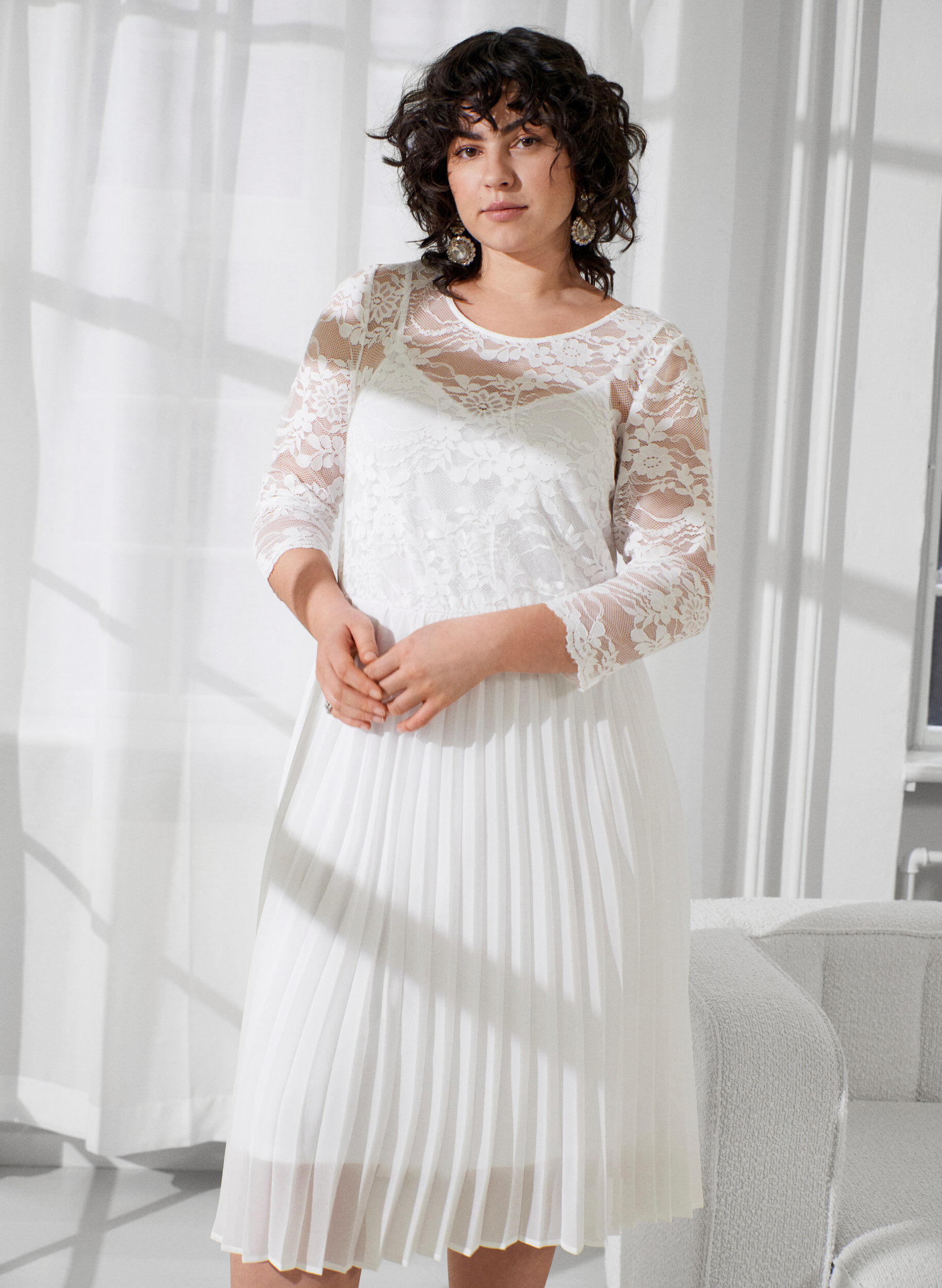 Zizzi Pleated dress with lace and 3/4 sleeves, Bright White, Image image number 0