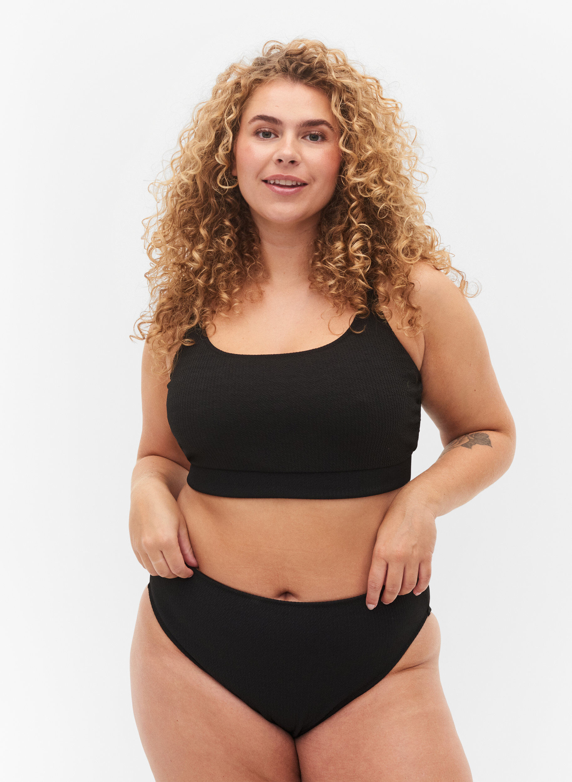Zizzi D&oacute;l bikini z wysokim stanem o fakturze krepy, Black, Model image number 0