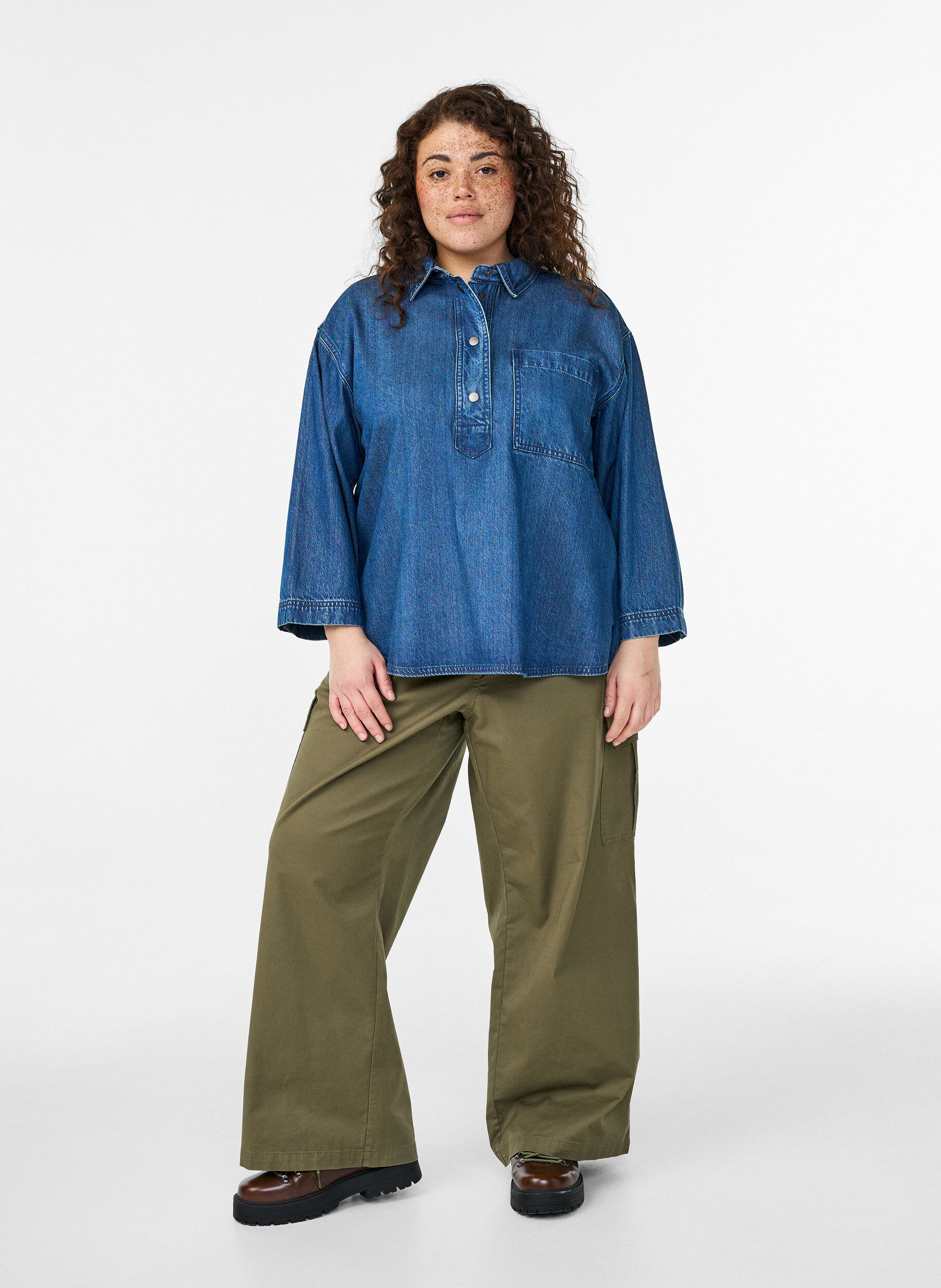 Zizzi Luzna koszula z denimu z 3/4-sleeves, Niebieskie, Model image number 1