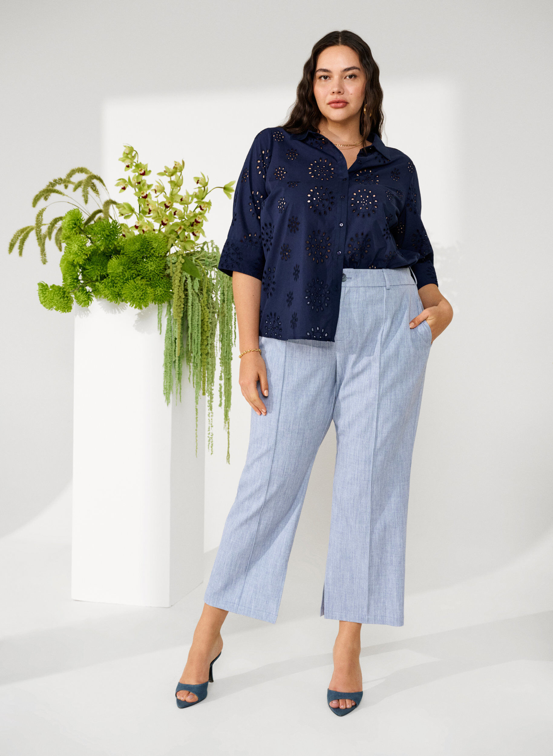 Zizzi Bluzka koszulowa z haftem angielskim i rekawem 3/4, Navy Blazer, Image image number 0