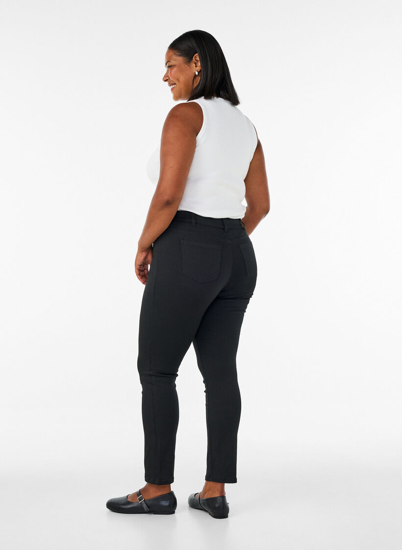 Jeansy Emily Stay Black z normalna talia, Czarne, Model image number 1