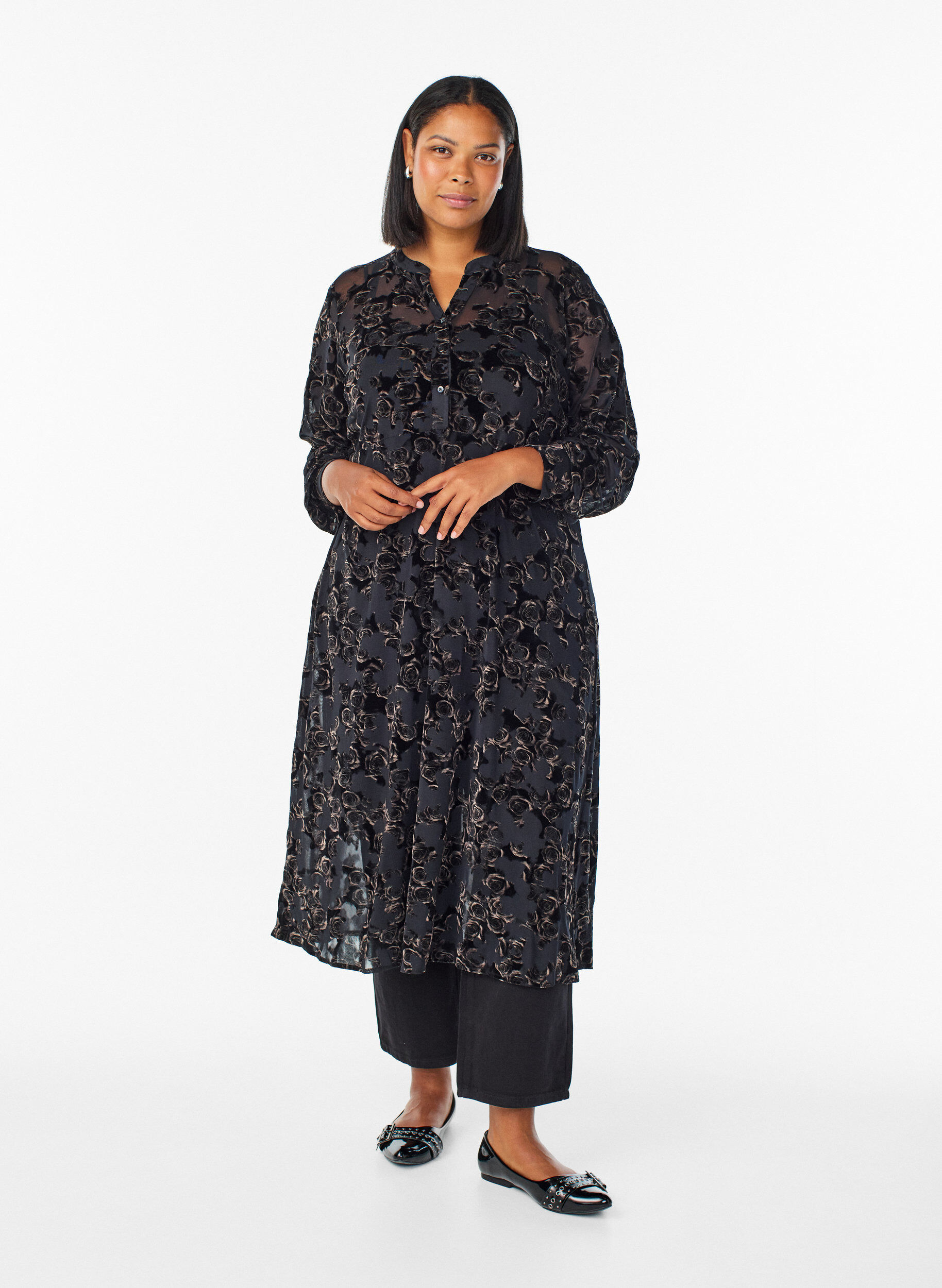 Sukienka midi z siateczki z welurowymi r&oacute;zami, Czarne, Model