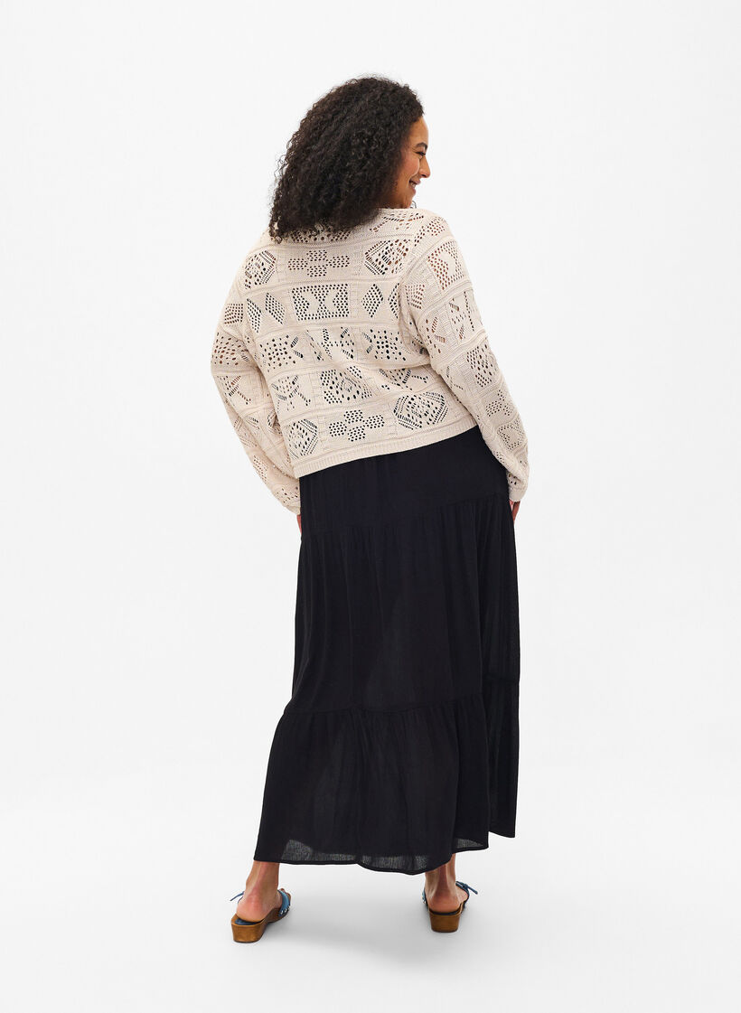 Dluga sp&oacute;dnica z gumka w pasie, Czarne, Model image number 1