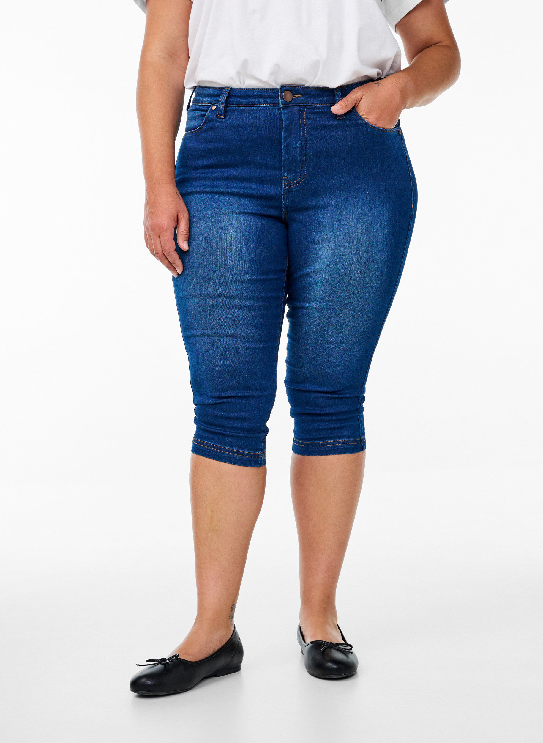 ZizziAmy capri jeans z wysokim stanem i bardzo dopasowanym krojem, Niebieskie, Model image number 2
