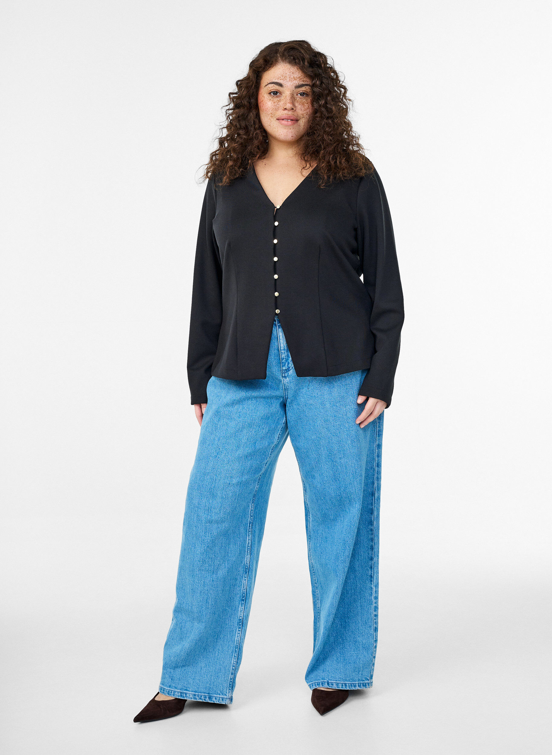 Zizzi Kardigan z dekoltem w ksztalcie litery V i guziki w kolorze zlotym, Czarne, Model image number 1