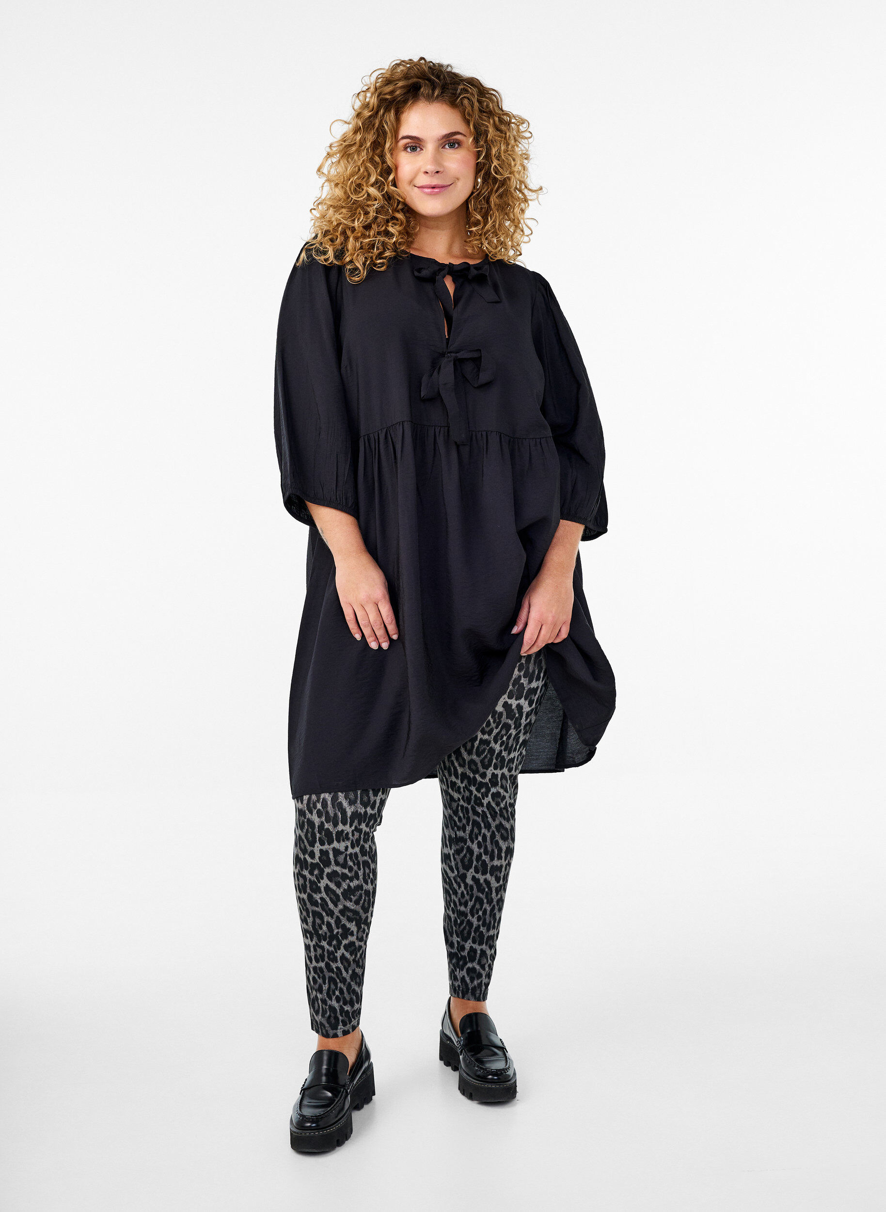 Zizzi Wiskozowe legginsy z nadrukiem w panterke, Ciemnoszary, Model image number 1