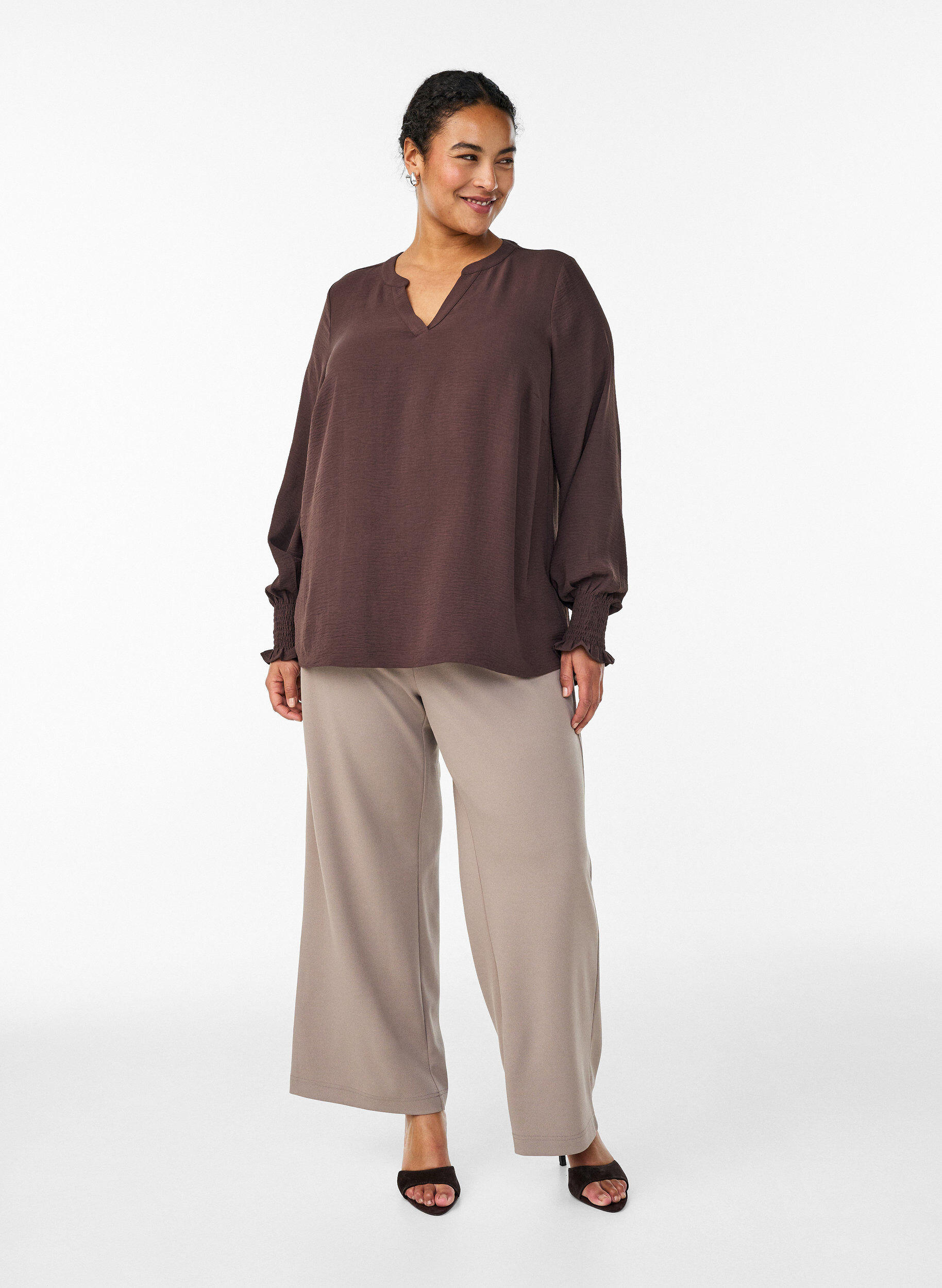 Zizzi Bluzka z bufiastymi mankietami i dekoltem w ksztalcie litery V, Brązowy, Model image number 1