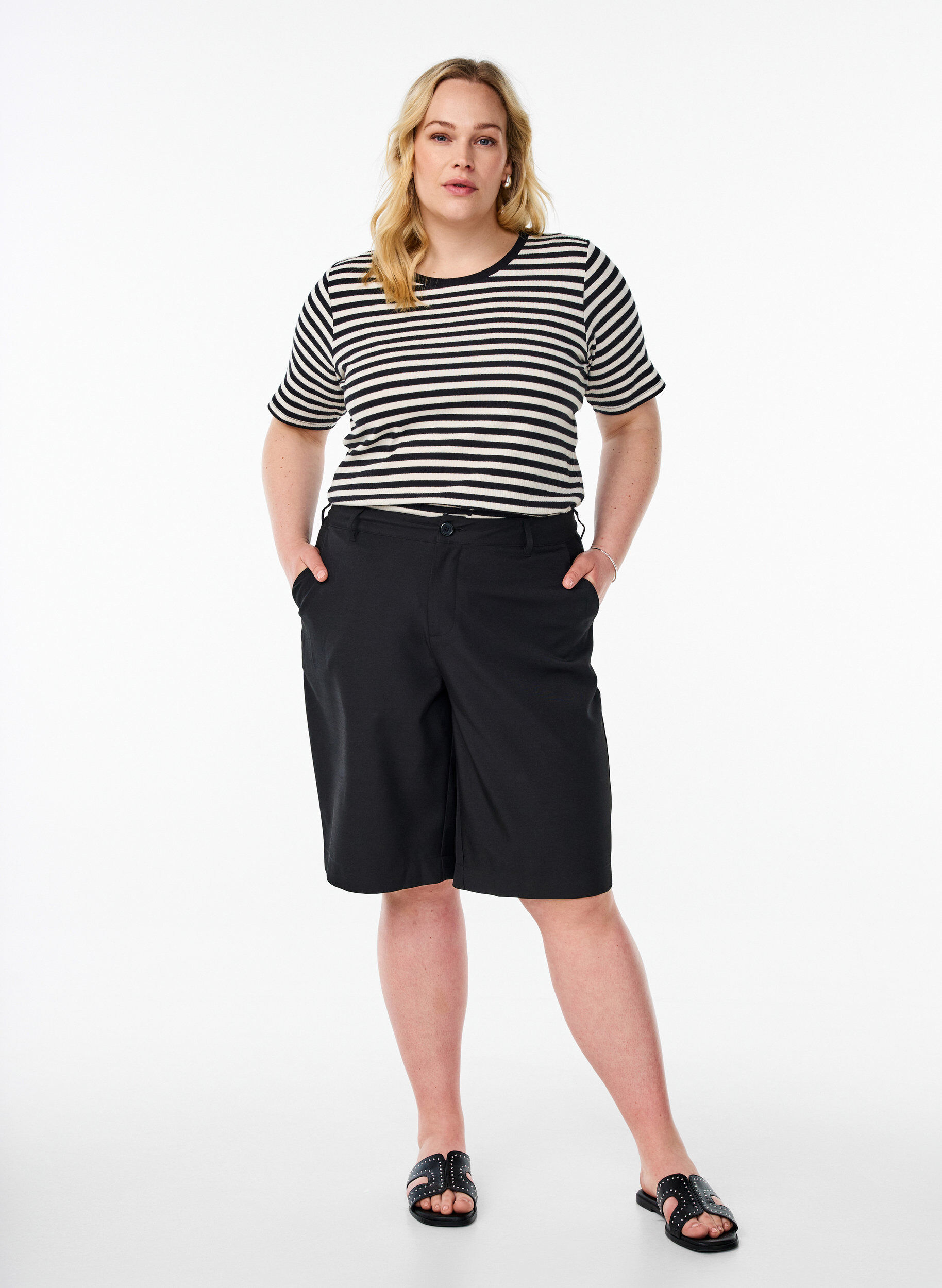 Zizzi T-shirt w paski o prazkowanej fakturze, Czarne, Model image number 1