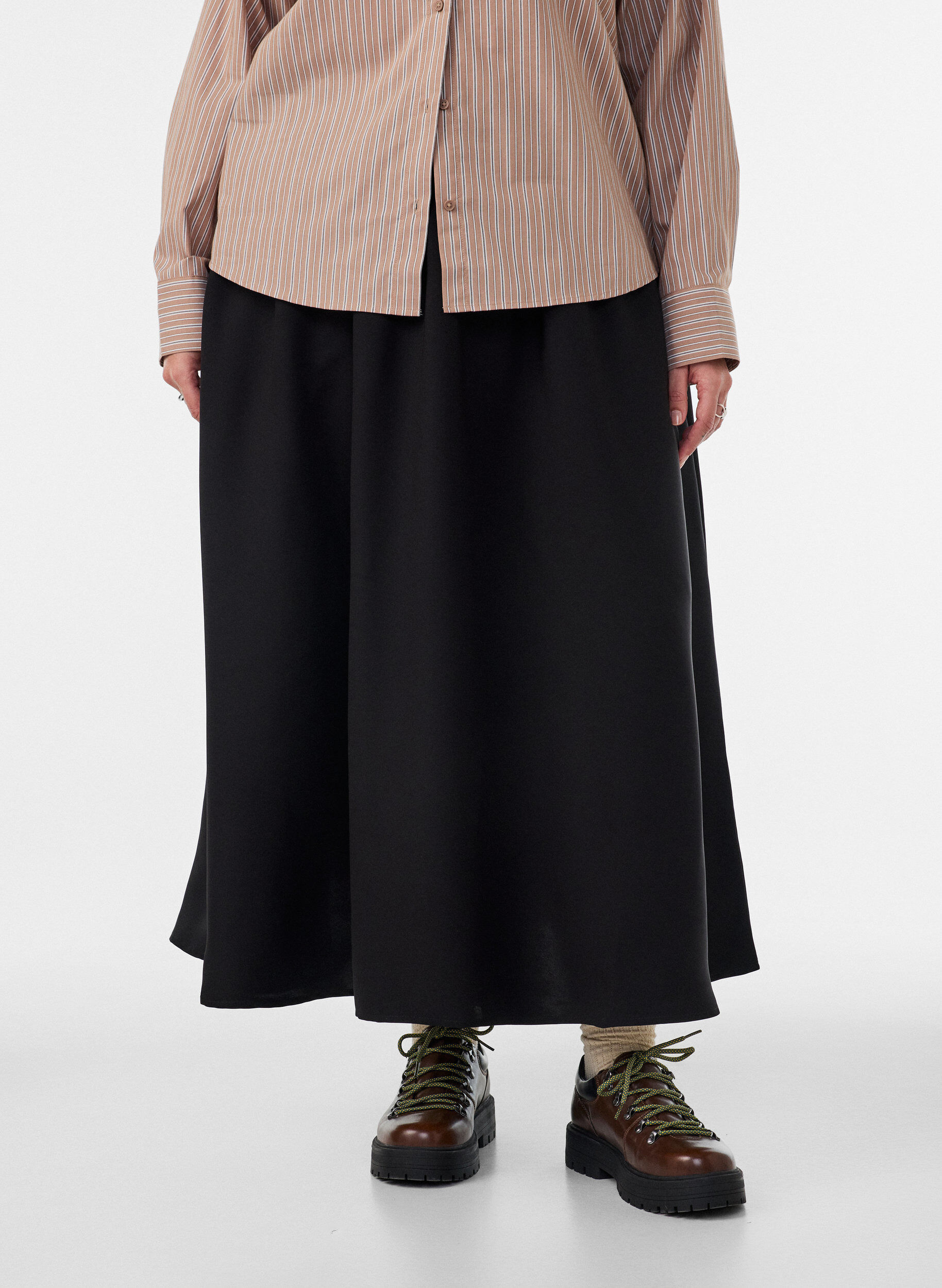 ZizziTrapezowa sp&oacute;dnica maxi z kieszeniami, Czarne, Model image number 1