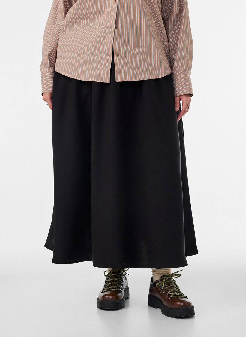 Trapezowa sp&oacute;dnica maxi z kieszeniami, Czarne, Model image number 1