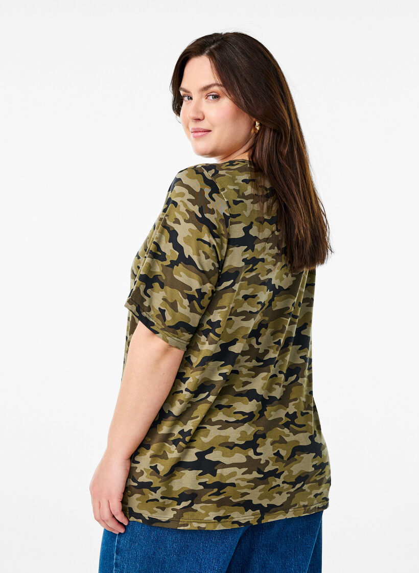 Koszulka z TENCEL&trade; Lyocell i kamuflazowym nadrukiem, Zielony, Model image number 2