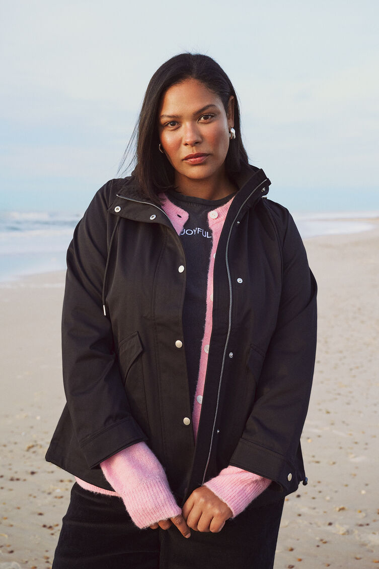 Czarna kurtka wiosenna, , Model