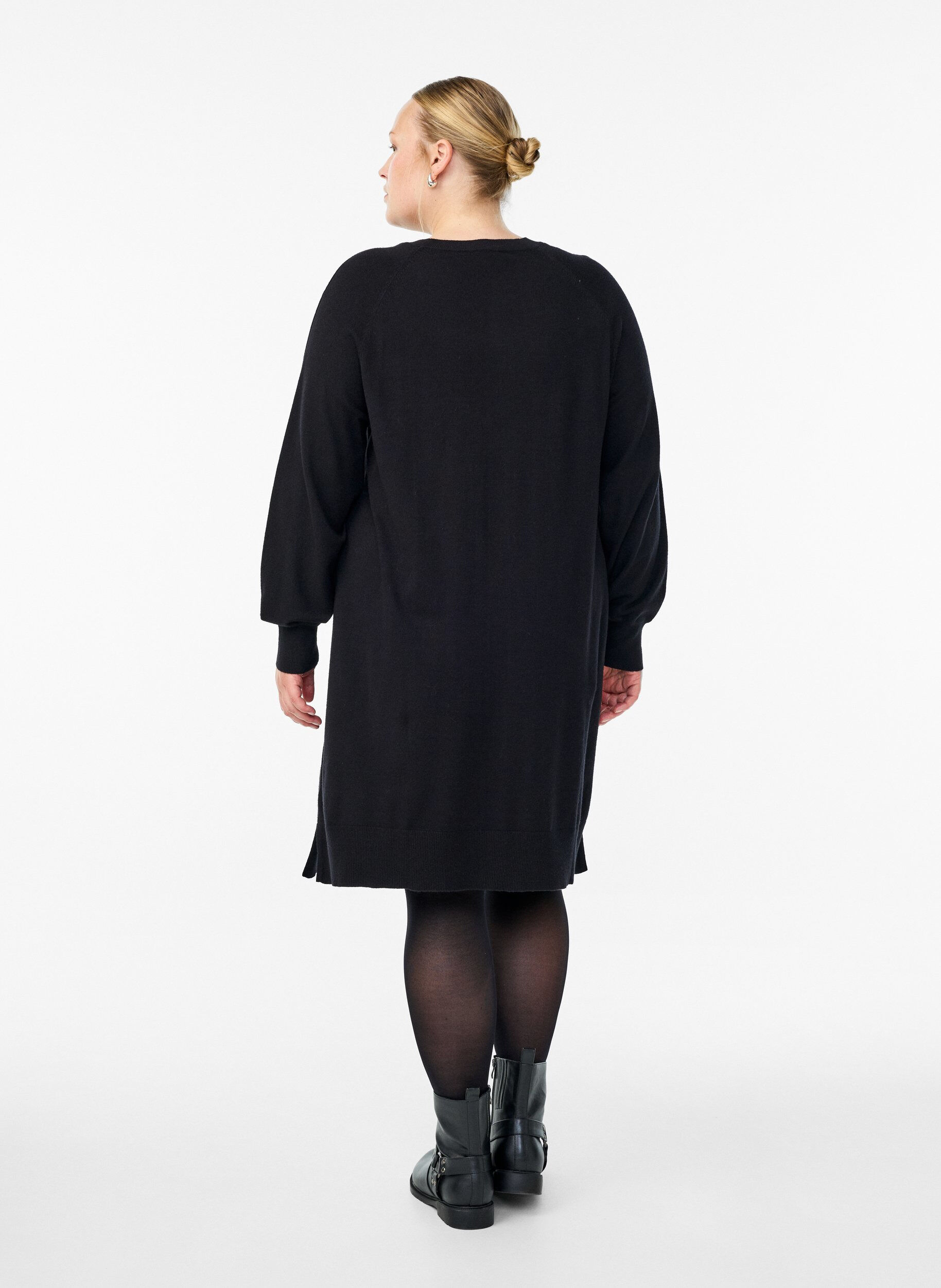 ZizziKr&oacute;tka dzianinowa sukienka z raglanowymi rekawami i srodkowym szwem, Czarne, Model image number 2
