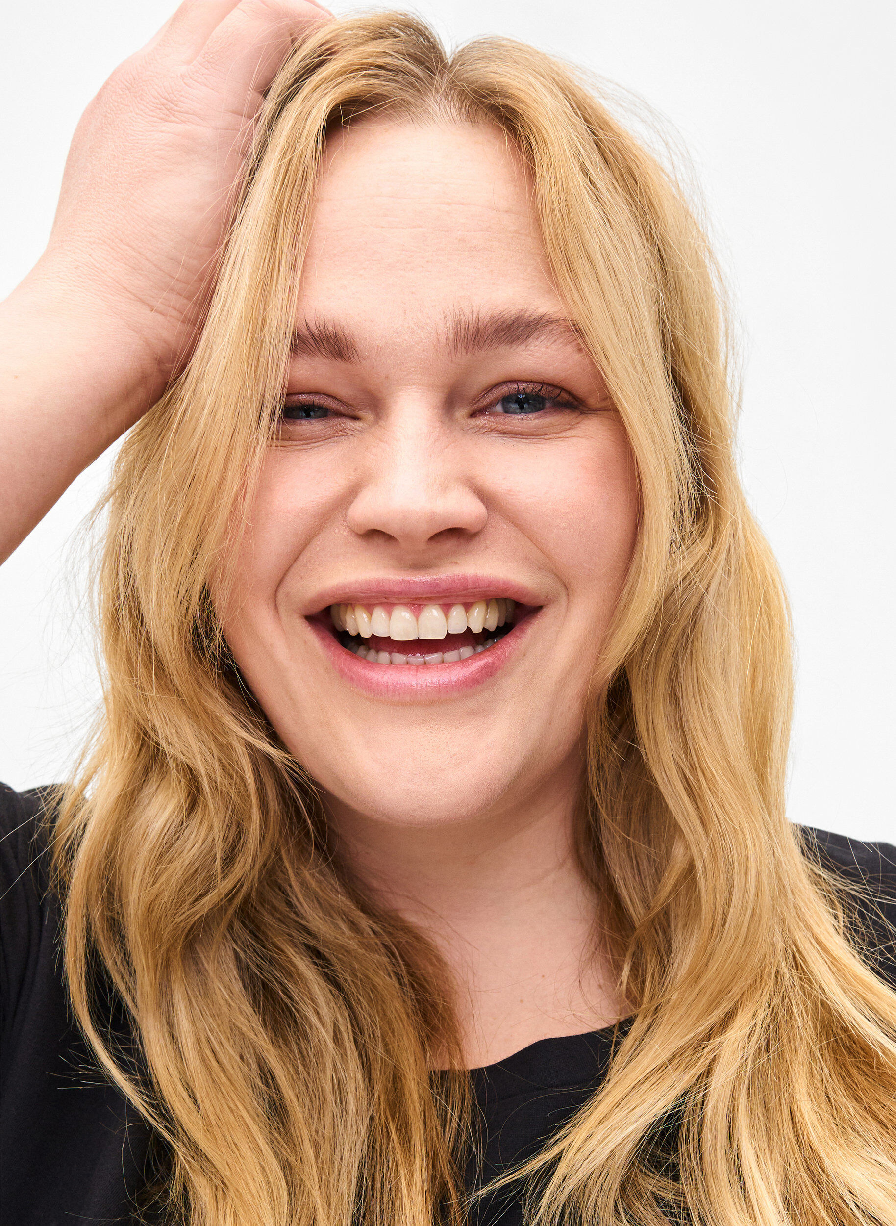 Zizzi T-shirt z organicznej bawelny ze zlotym nadrukiem, Black W. Free, Model image number 2