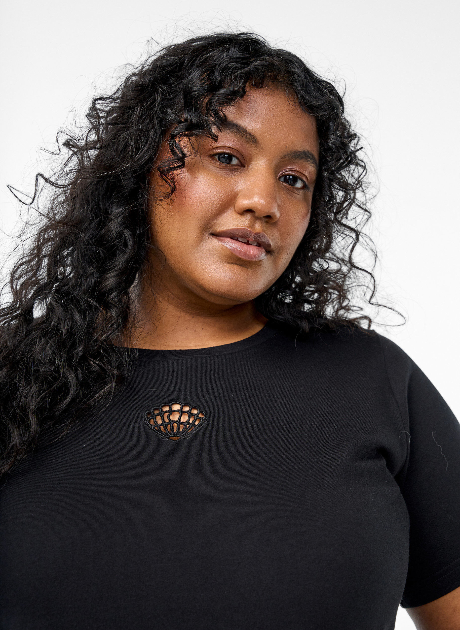 Zizzi Koszulka z ozdobnymi detalami, Czarne, Model image number 3