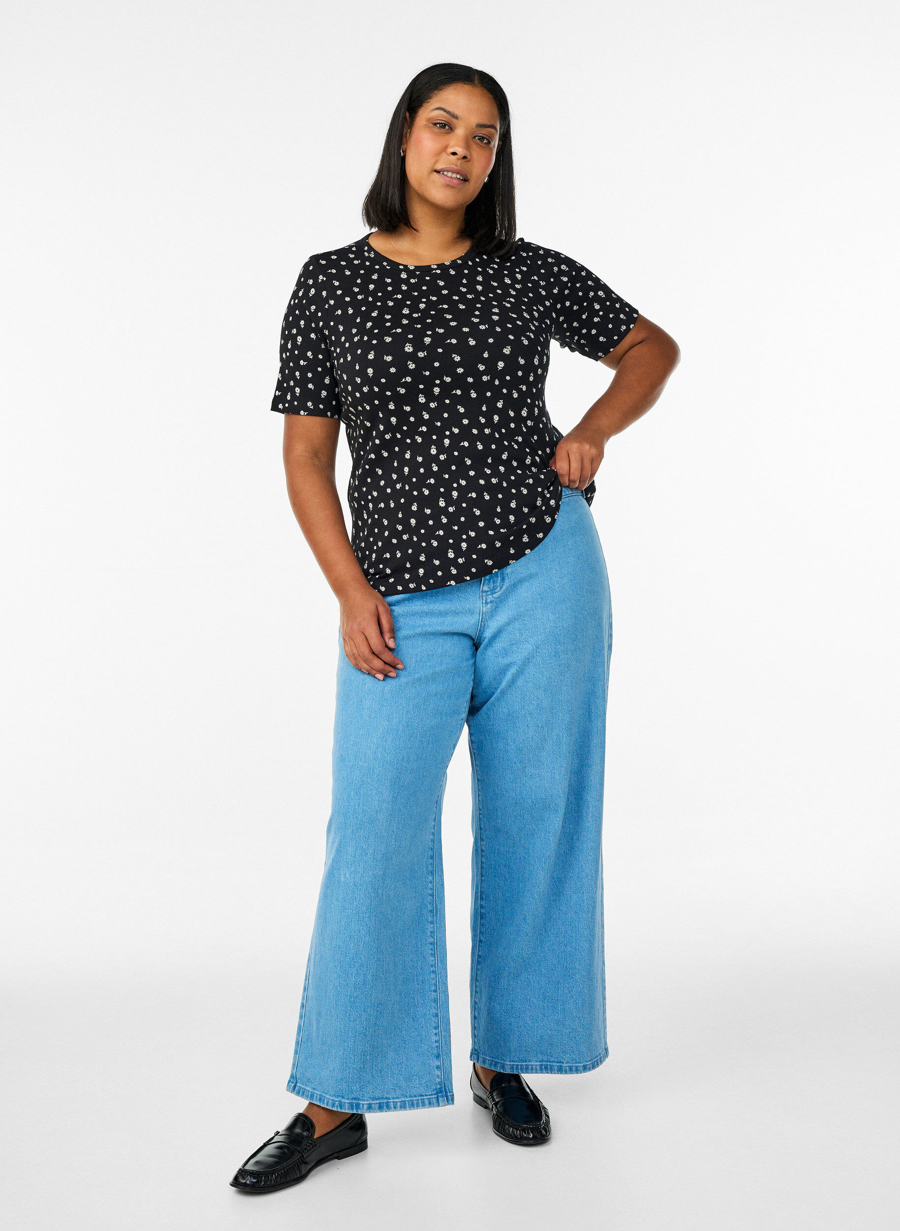 Zizzi Koszulka bawelniana z nadrukiem na calej powierzchni, Czarne, Model image number 1