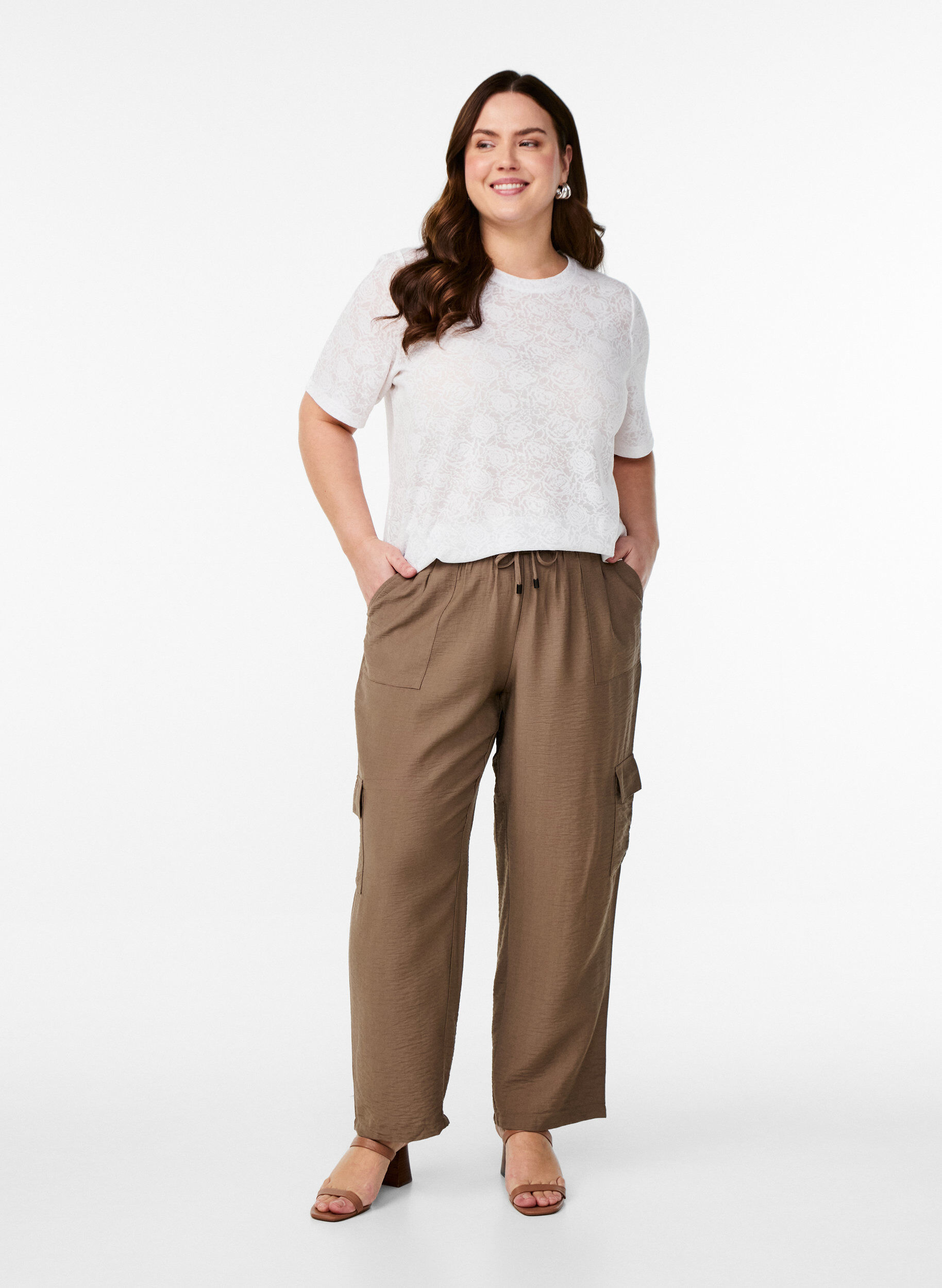 Zizzi Bluzka z&nbsp;kr&oacute;tkim rekawem i&nbsp;wzorem w&nbsp;r&oacute;ze, Biały, Model image number 1