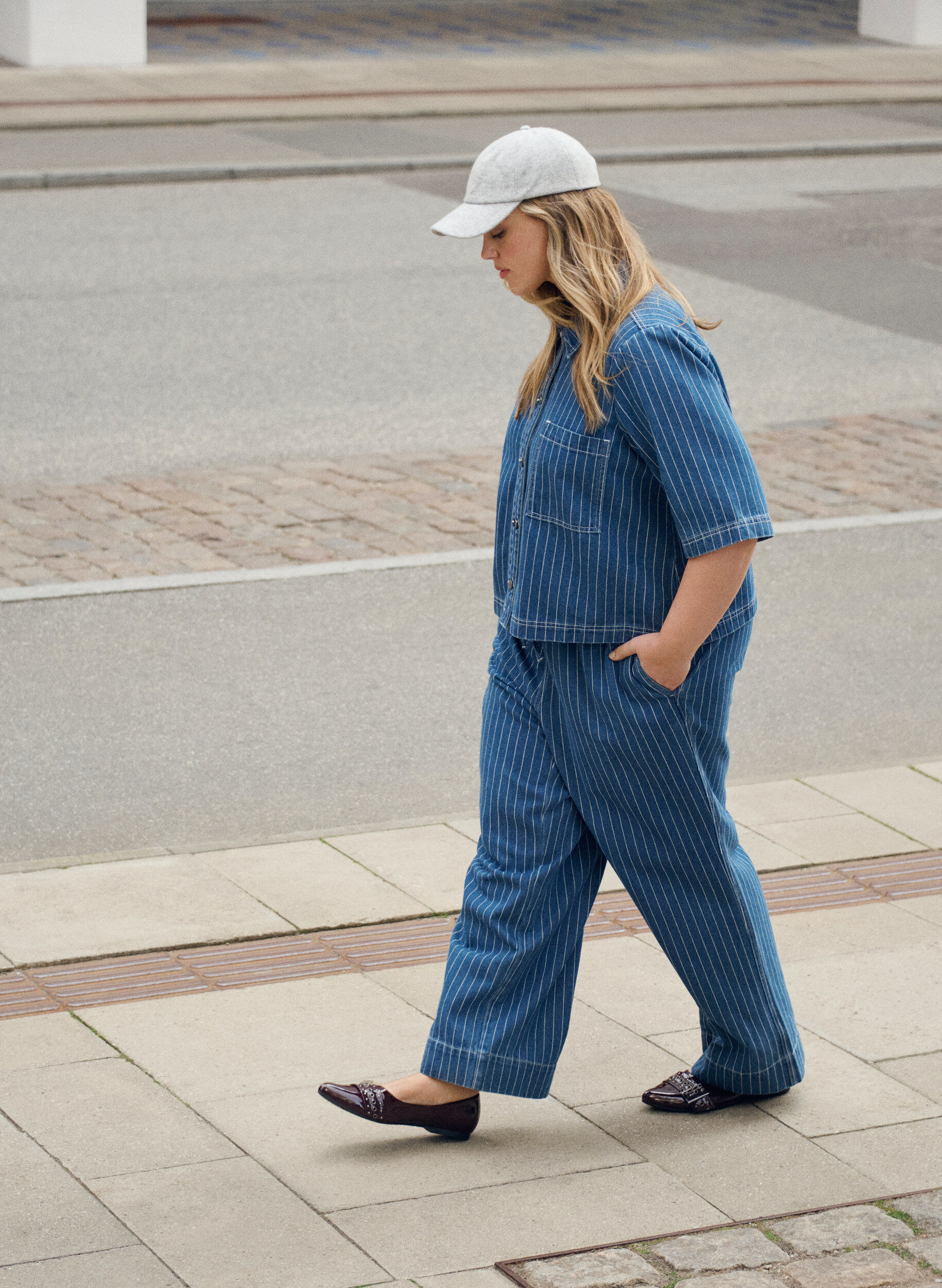 Zizzi Jeansy z szerokimi nogawkami i paskami, Niebieskie, Image image number 0