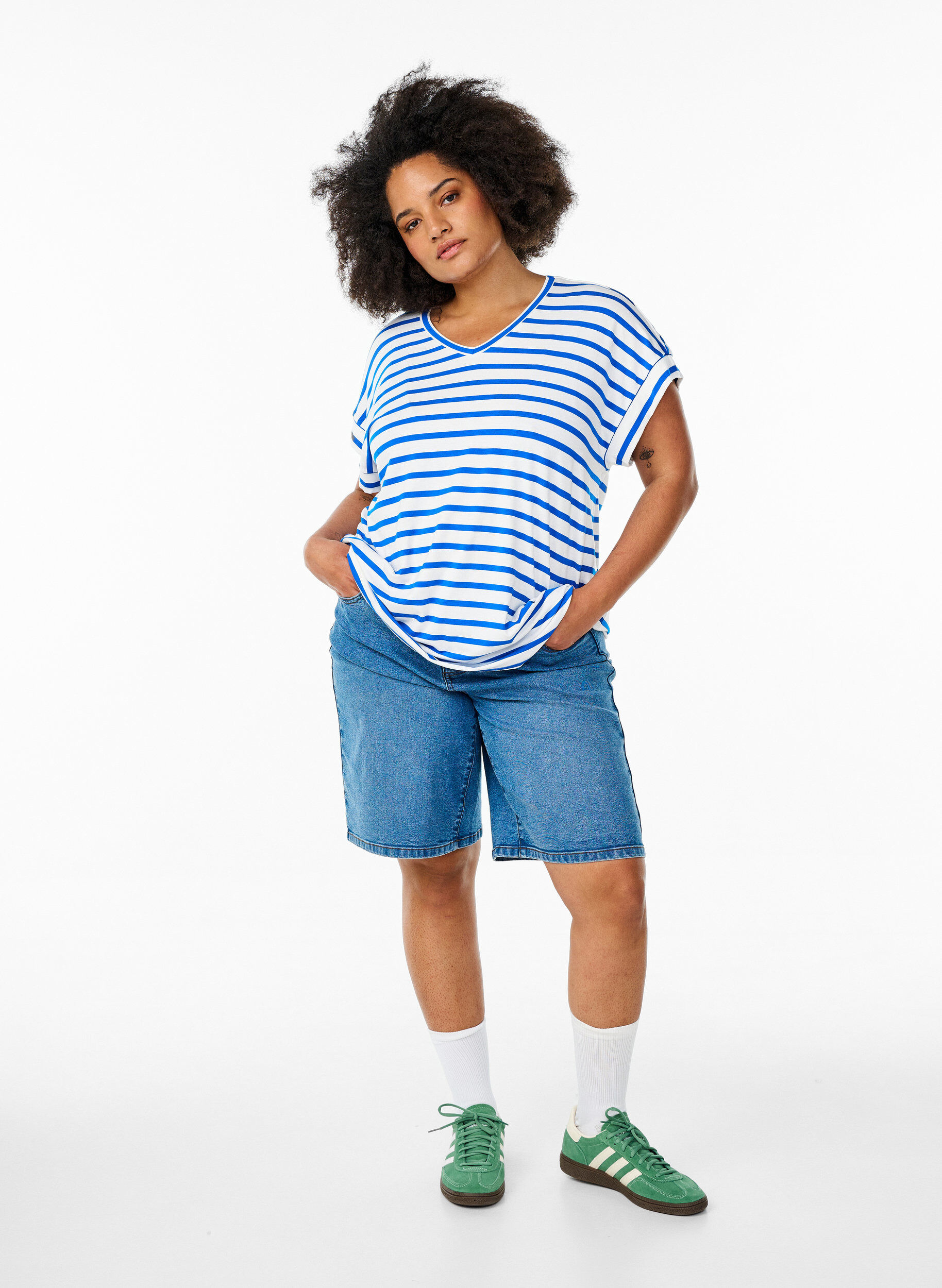 Zizzi Koszulka w paski ze szpiczastym dekoltem, Niebieskie, Model image number 1