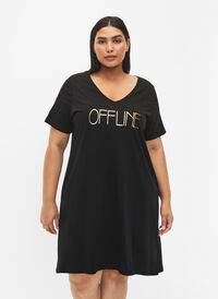 Koszula nocna z bawelny organicznej z dekoltem w szpic (GOTS), Black Offline, Model