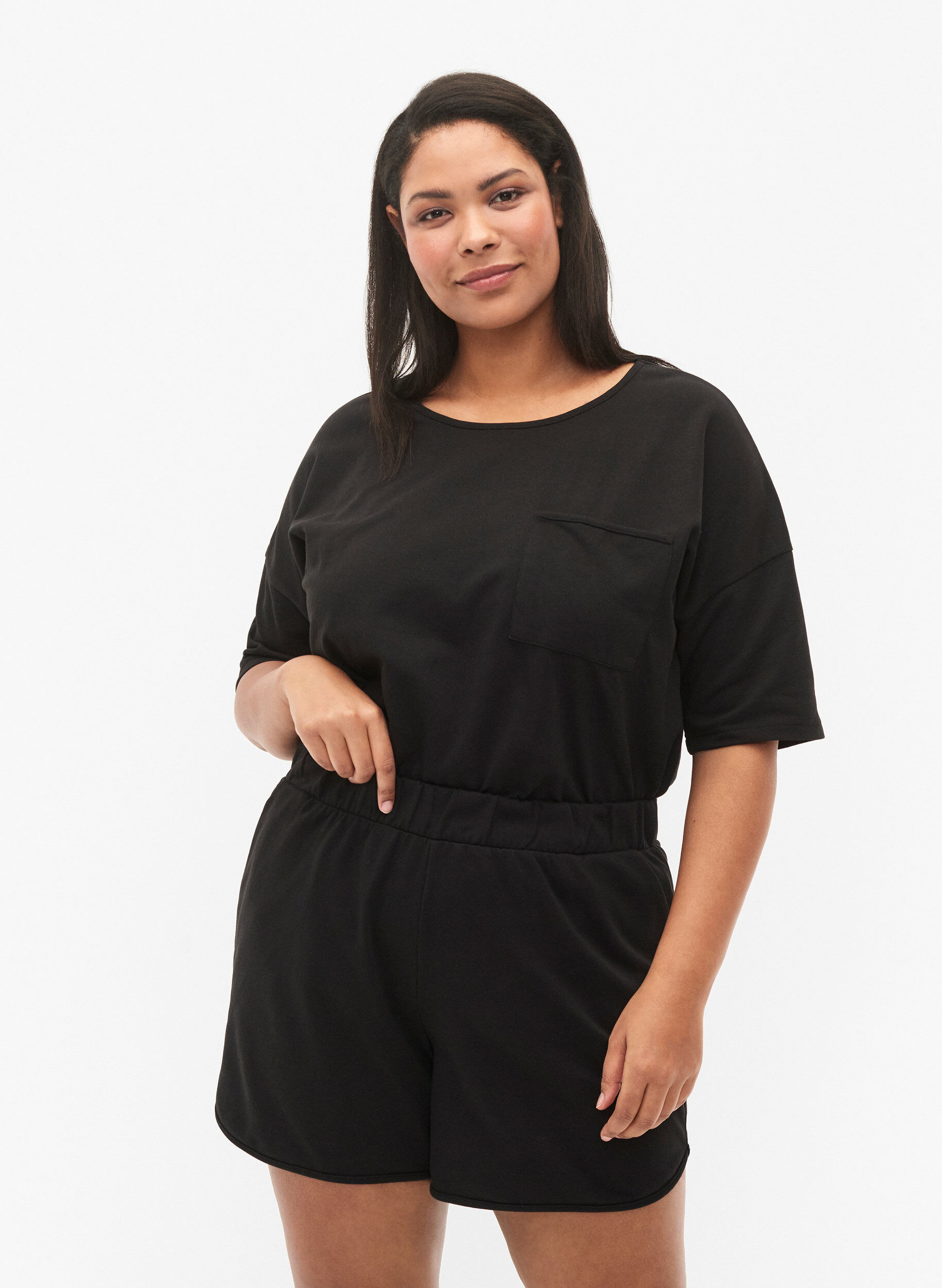 Zizzi Proste szorty treningowe z kieszeniami, Black, Model image number 0