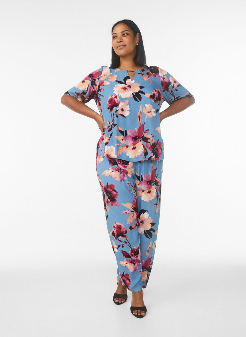 Wiskozowa bluzka z kr&oacute;tkim rekawem i nadrukiem, Niebieskie, Model image number 1