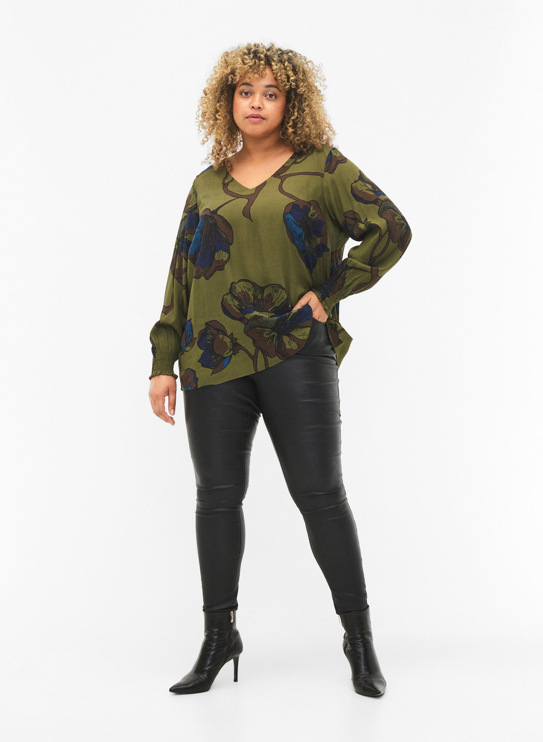 Zizzi Wiskozowa bluzka w kwiaty z dlugimi rekawami, Green Big Flower, Model image number 2