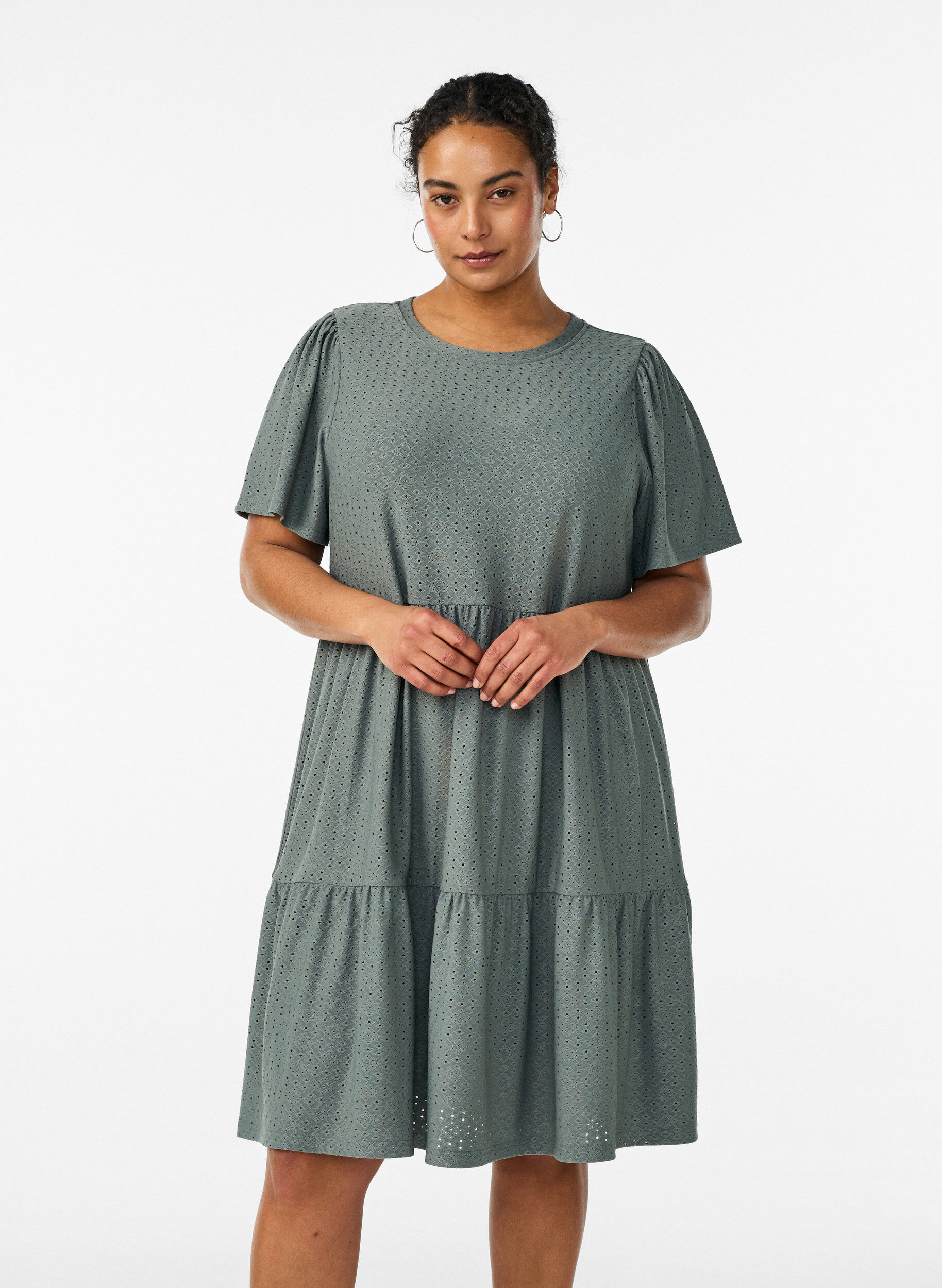 ZizziKr&oacute;tka sukienka z koronkowym motywem i kaskadowa sp&oacute;dnica, Zielony, Model image number 0