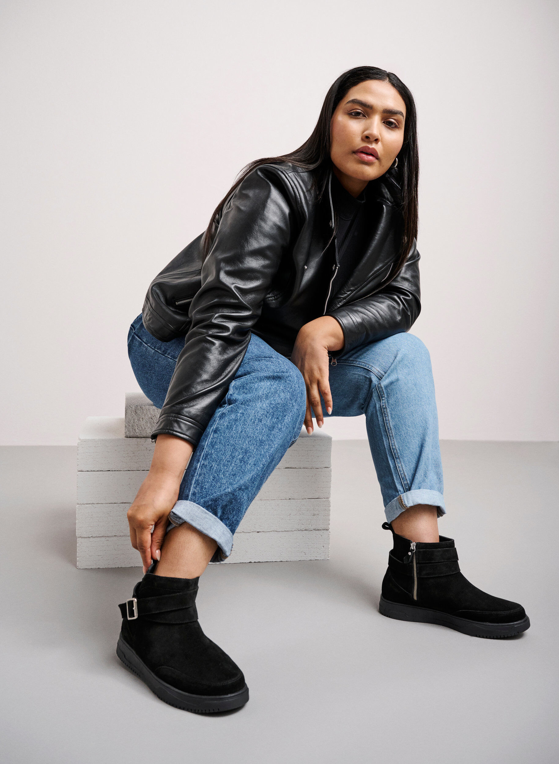 Zizzi Kr&oacute;tkie, szerokie buty z zamszu, Black, Image image number 0