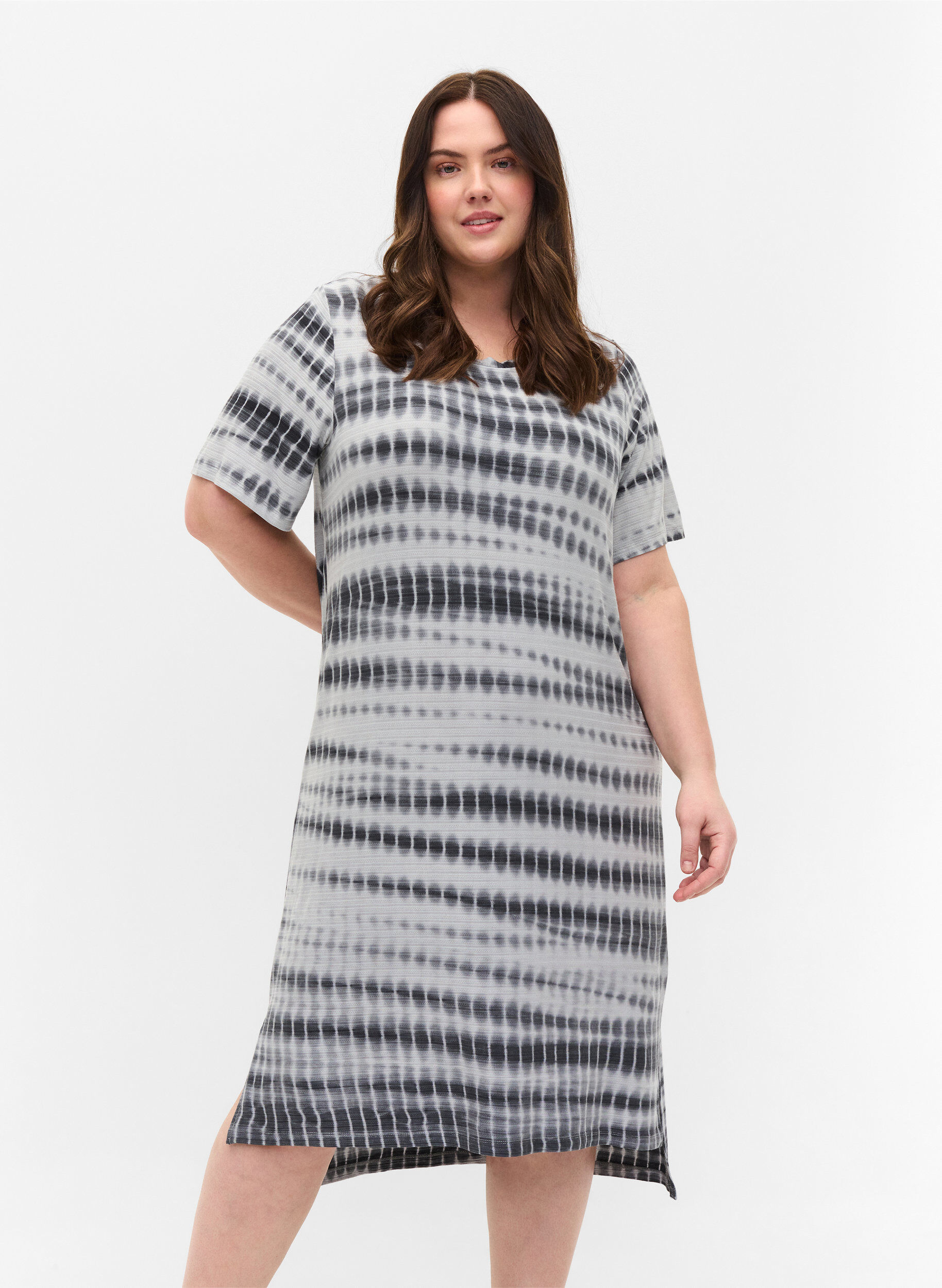 Zizzi Short-sleeved viscose dress with tie-dye print, White, Black Tie Dye, Model image number 0