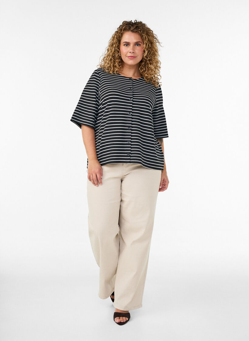 Bluzka z prazkowana faktura i zapieciem na guziki, Czarne, Model image number 1