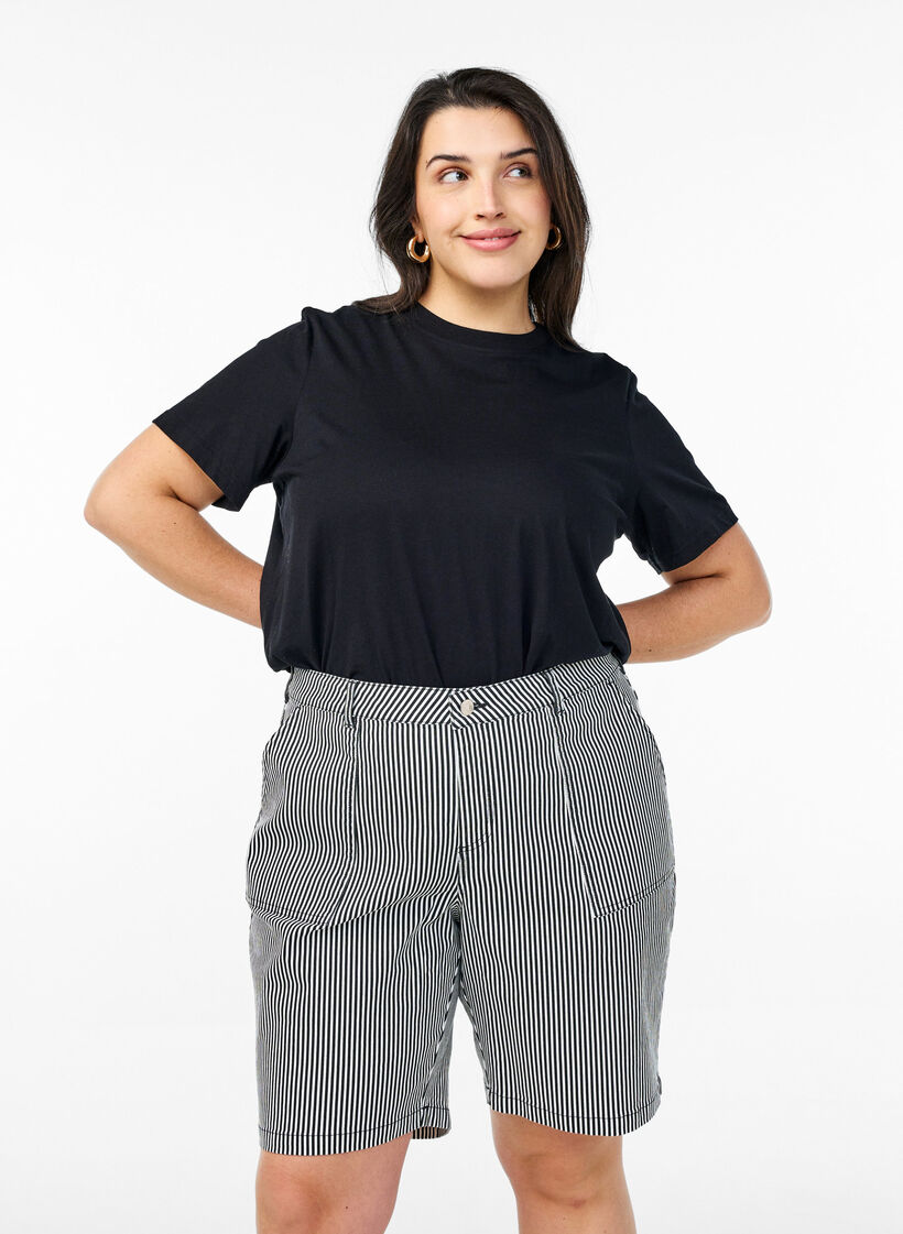Bermudy z wysokim stanem w paski, Czarne, Model image number 0