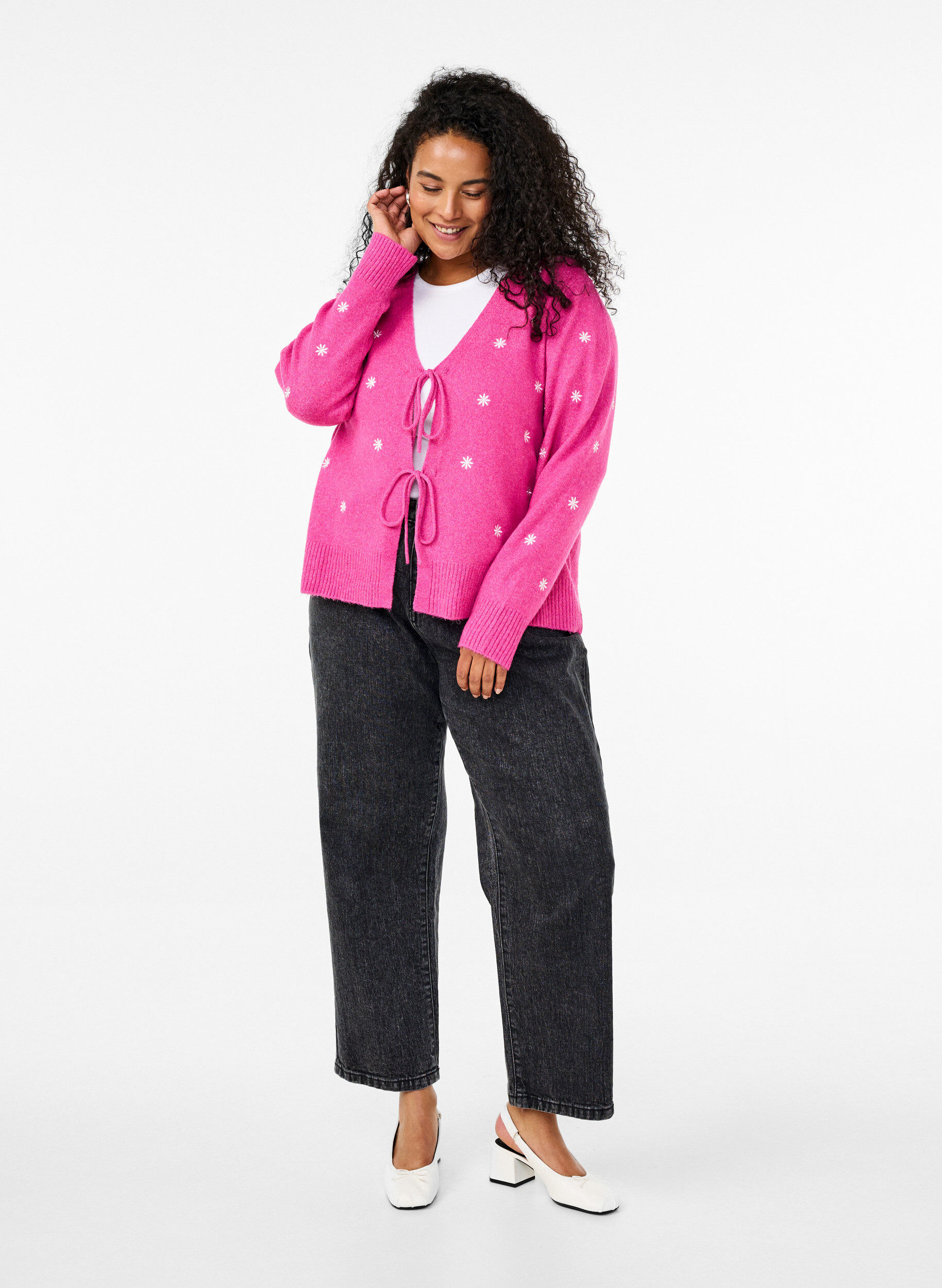 Zizzi Dzianinowy kardigan z wiazaniem i haftem, Raspberry Rose Comb, Model image number 2