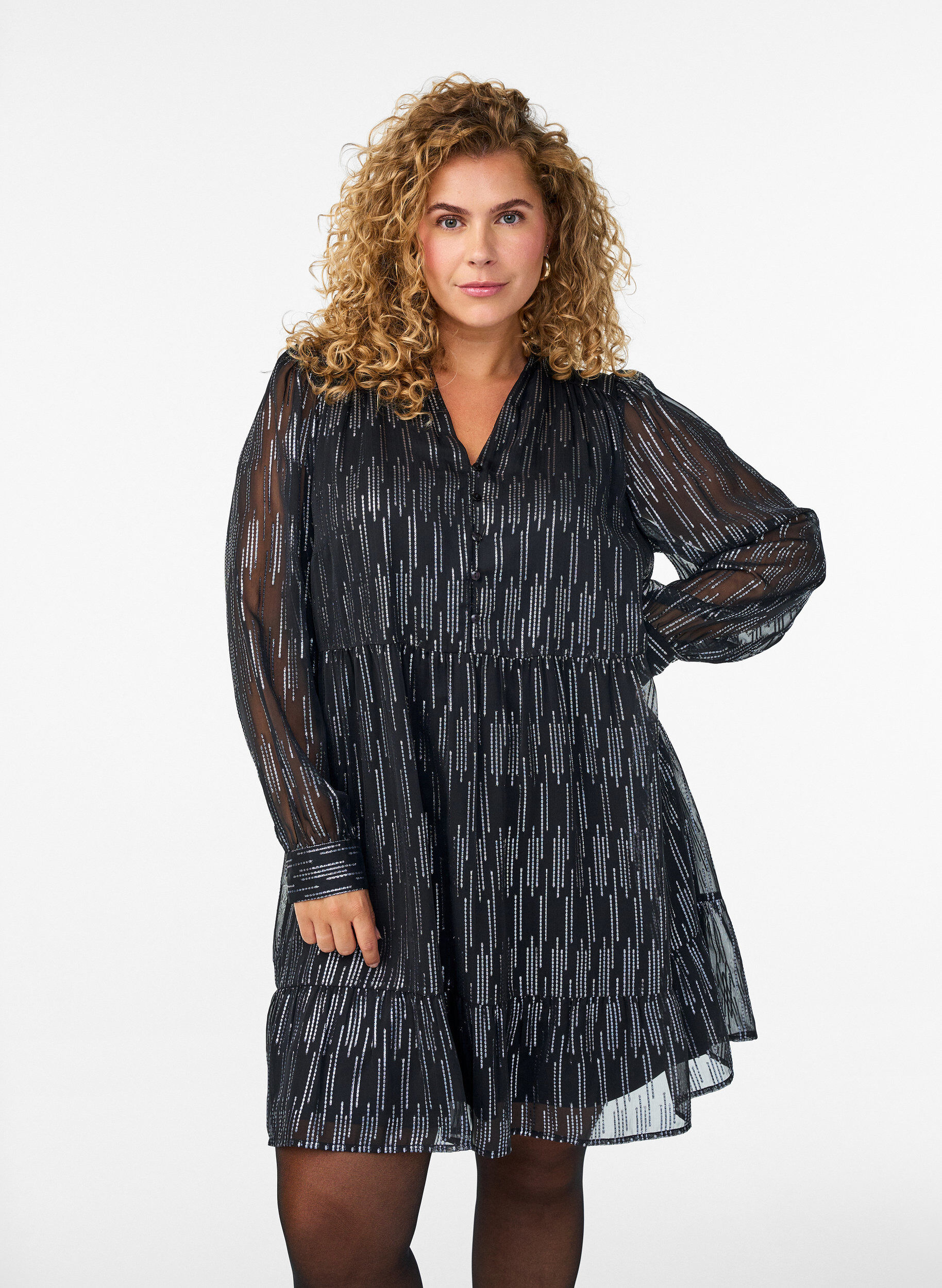 Kr&oacute;tka sukienka na impreze z brokatowym wzorem, Czarne, Model