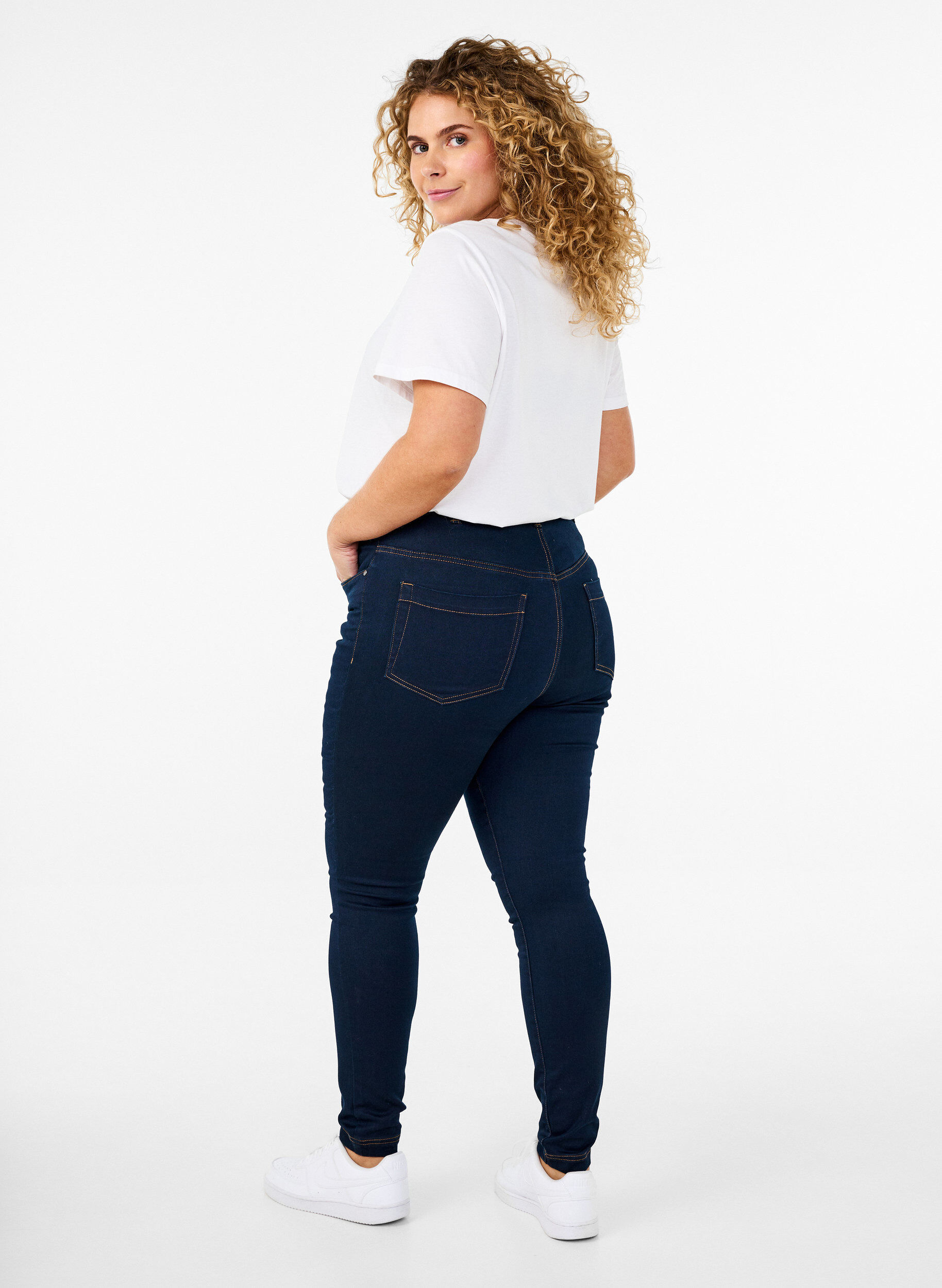 ZizziSuper waskie jeansy Amy z wysokim stanem, Unwashed, Model image number 1