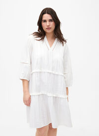 Bawelniana sukienka z rekawem 3/4 i marszczeniami, Bright White, Model