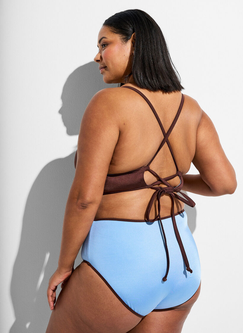 Dwustronny bikini top z dekoltem V i krzyzowanymi ramiaczkami, Brązowy, Model image number 2
